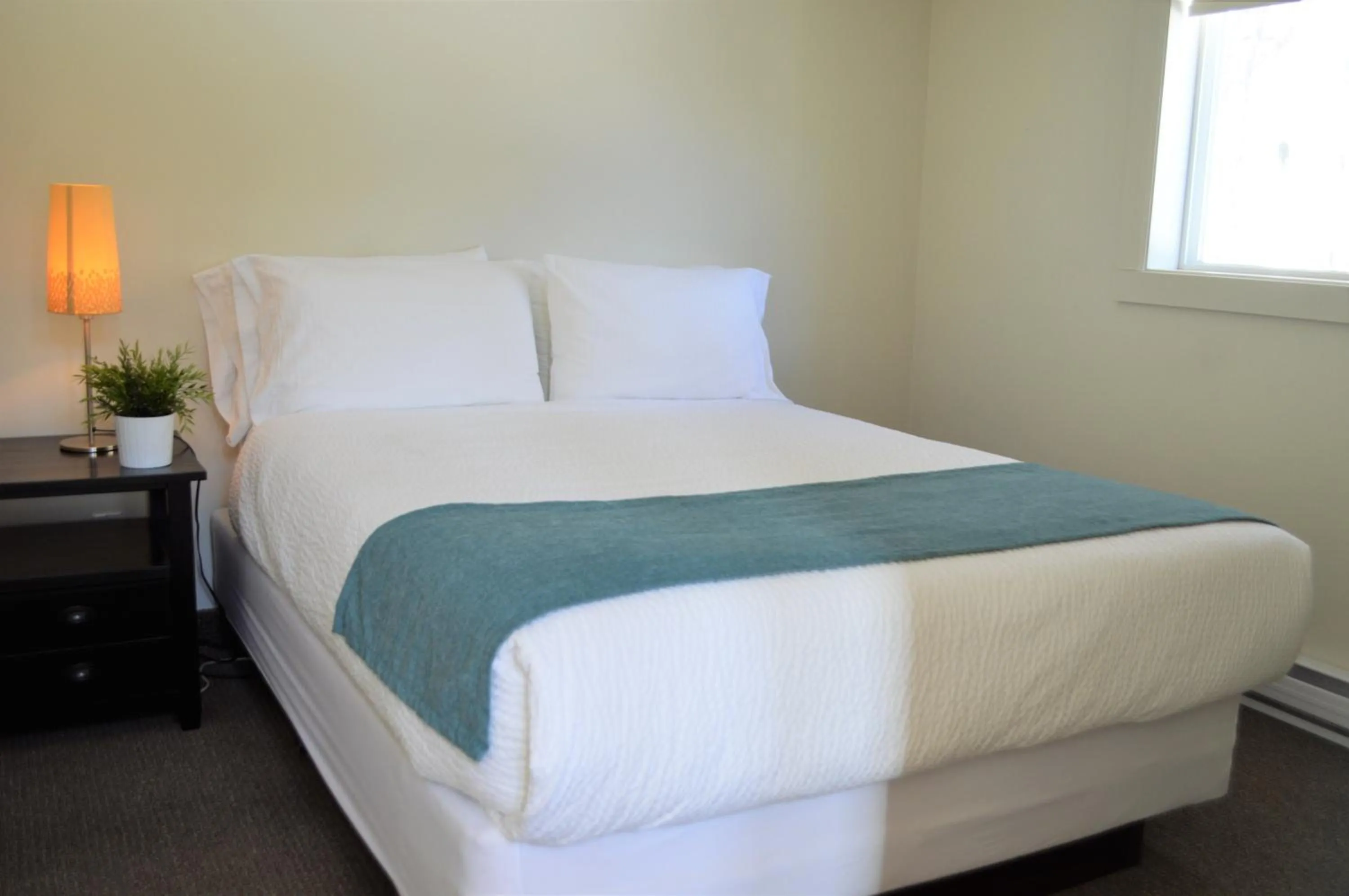 Bed in 3 Pines Lodge Muskoka