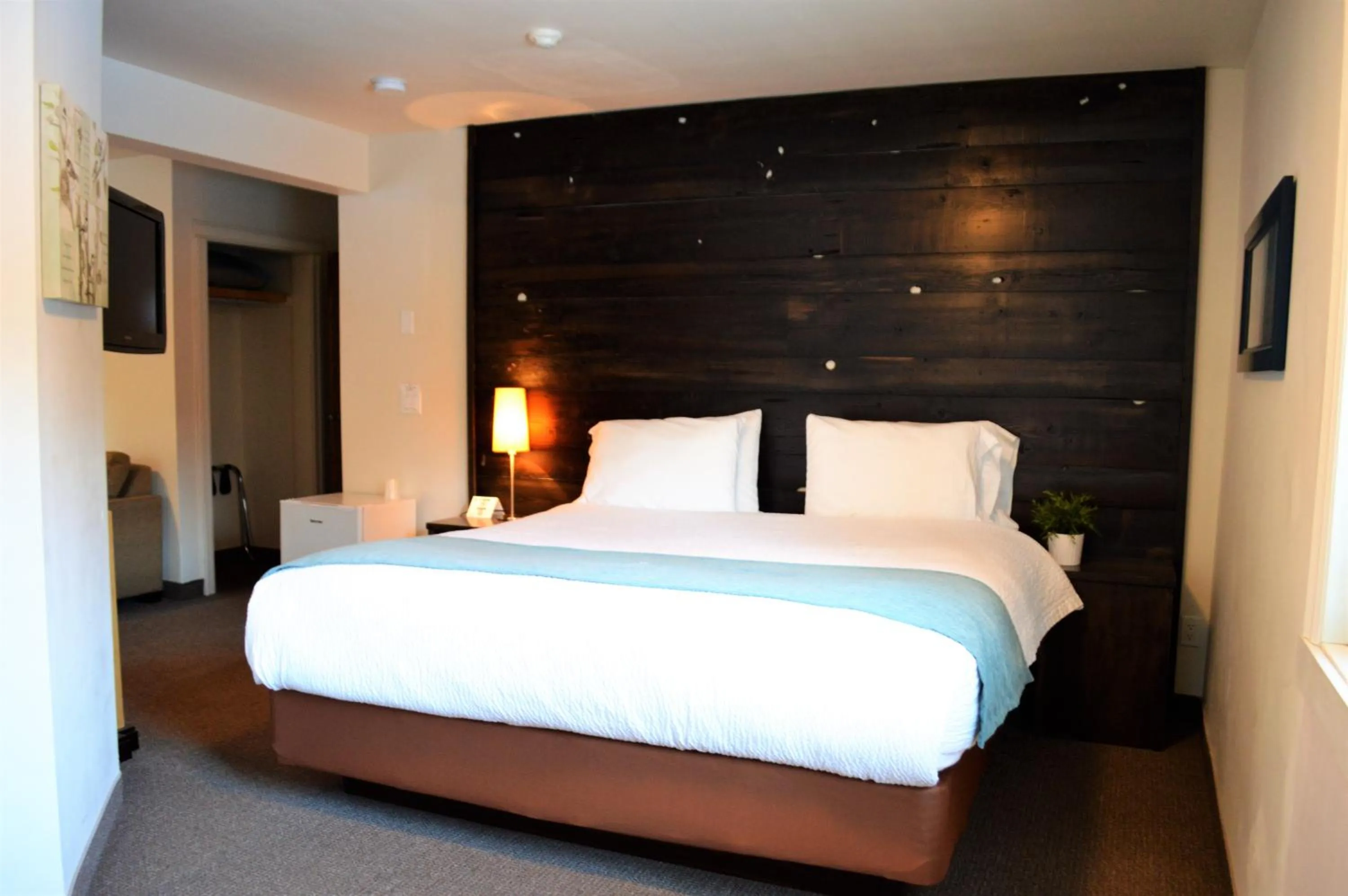 Bedroom in 3 Pines Lodge Muskoka