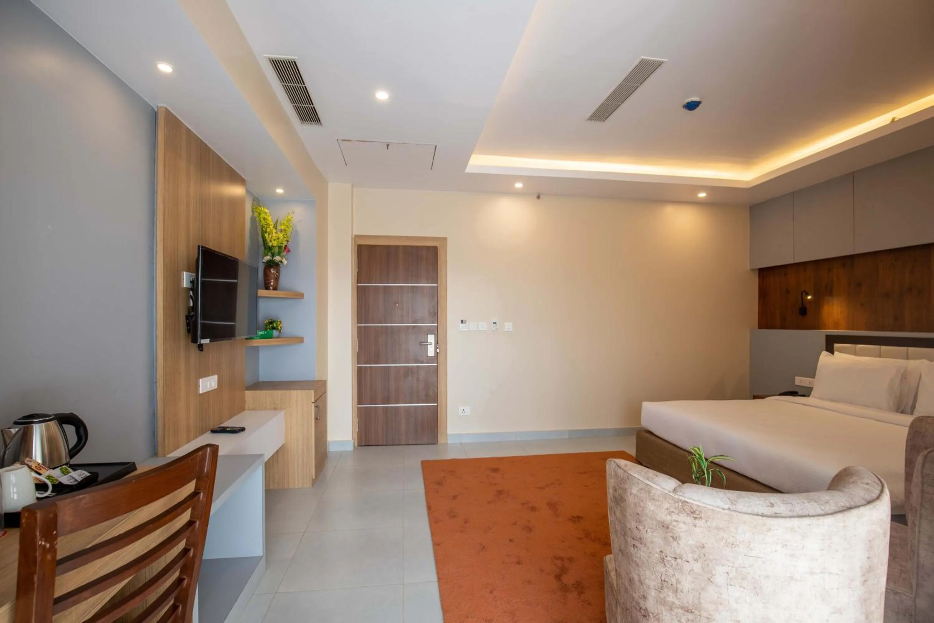 Photo of the whole room, Bed in Hotel Palm International