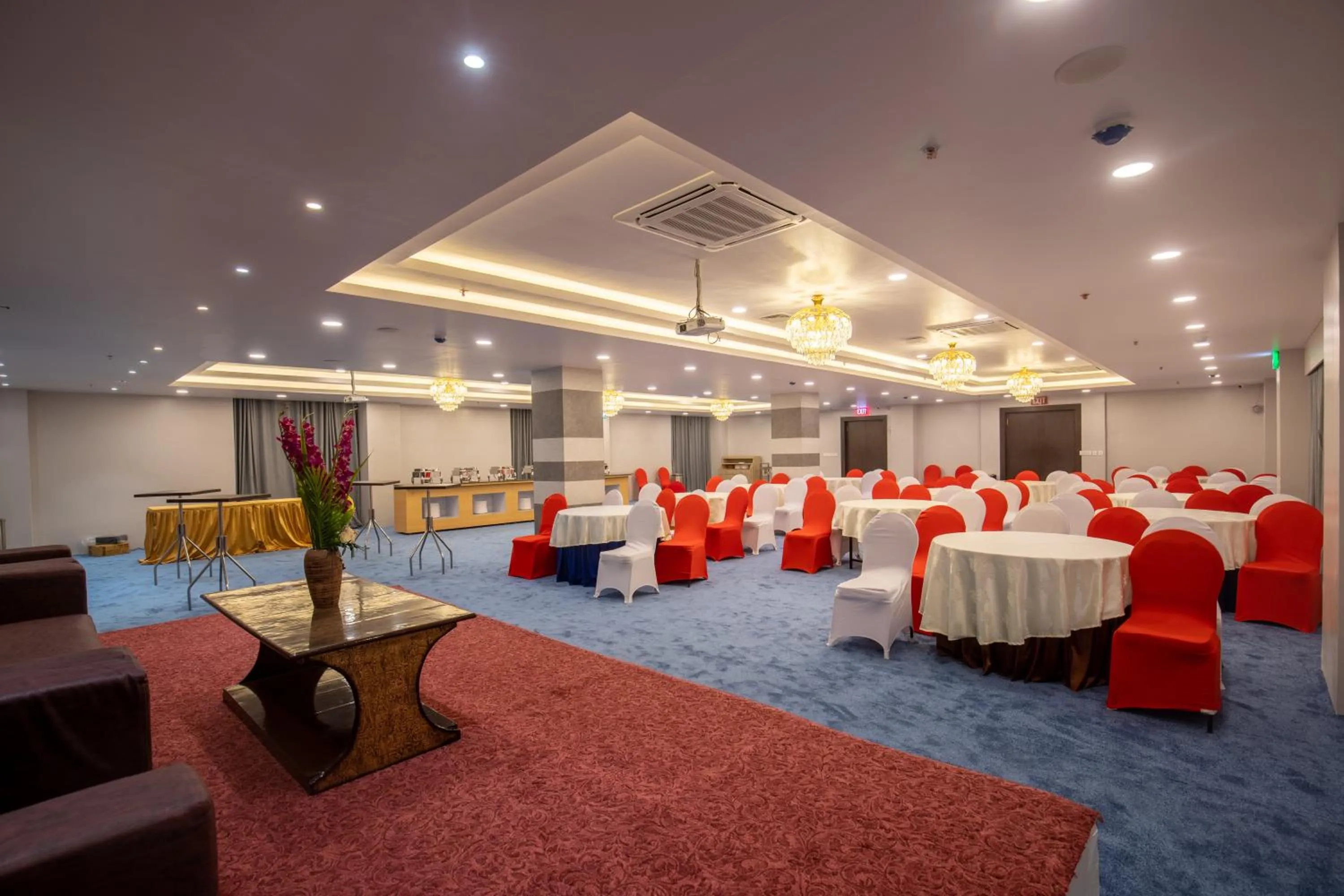 Business facilities in Hotel Palm International