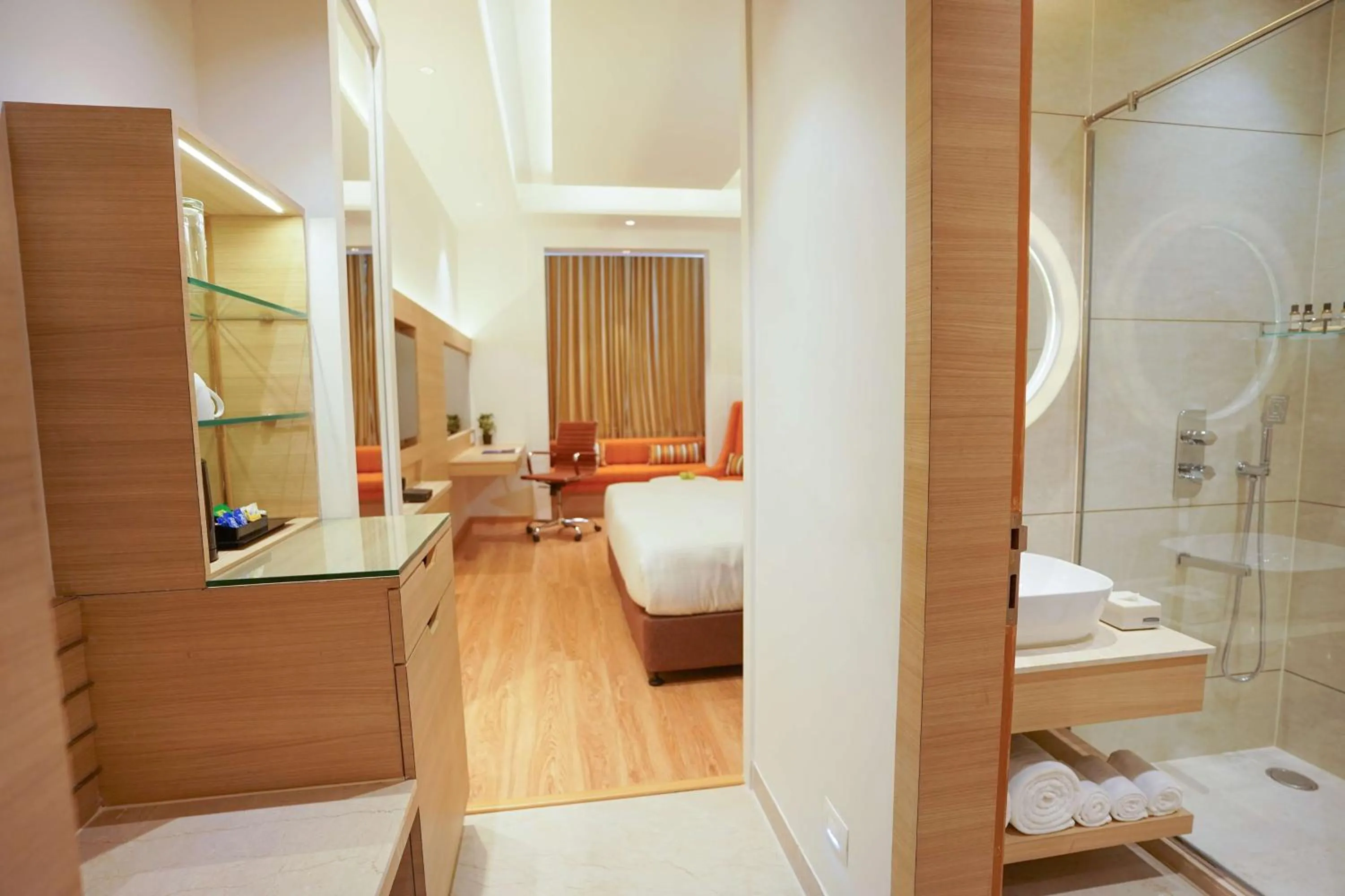 Bathroom, Bed in Best Western Vrindavan