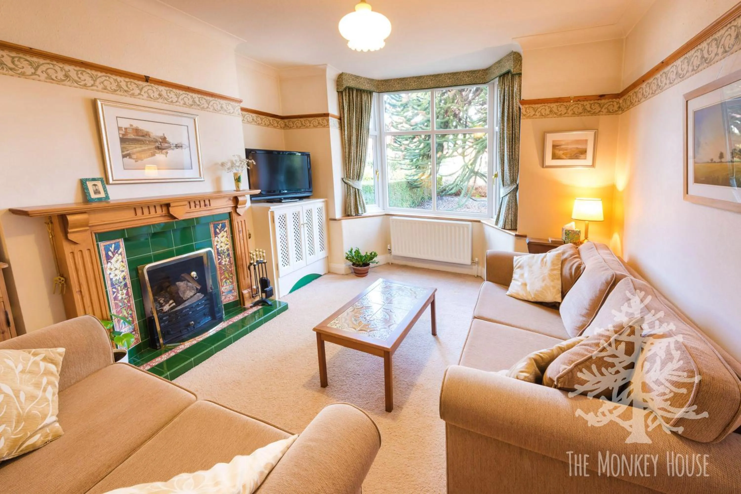 Communal lounge/ TV room in The Monkey House B&B