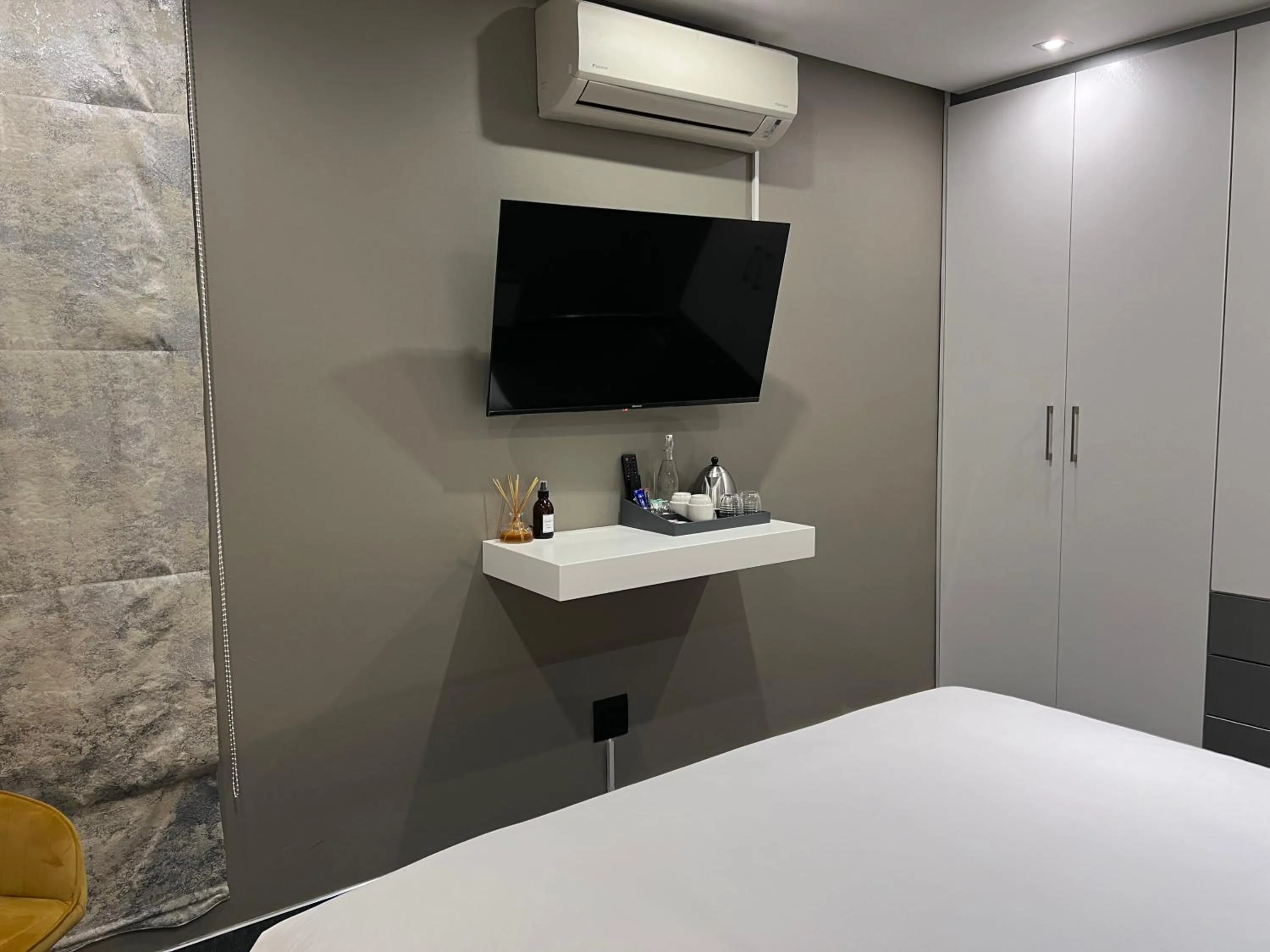 TV and multimedia, Bed in The Raz