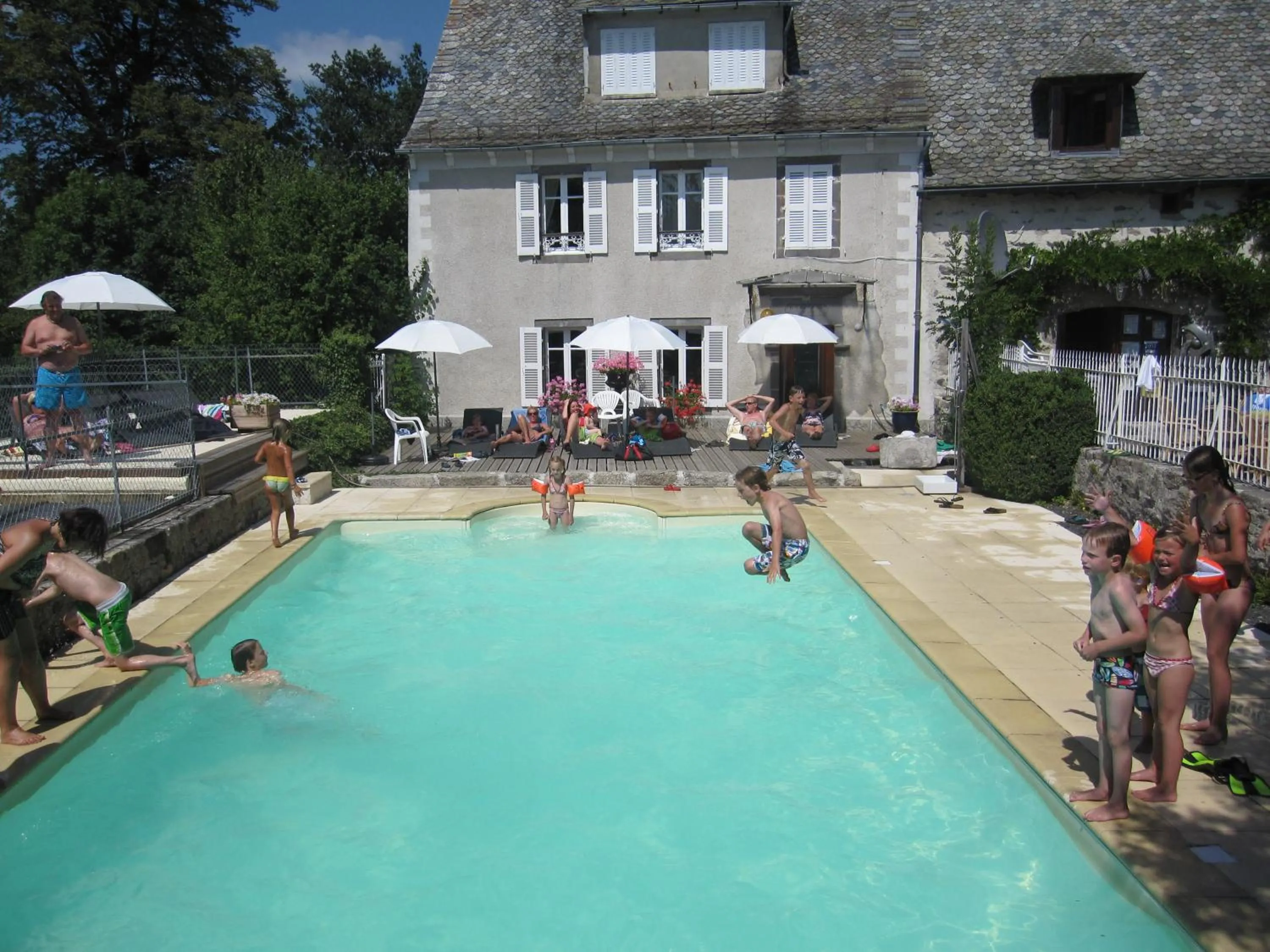 Pool view in Le clos de Banes