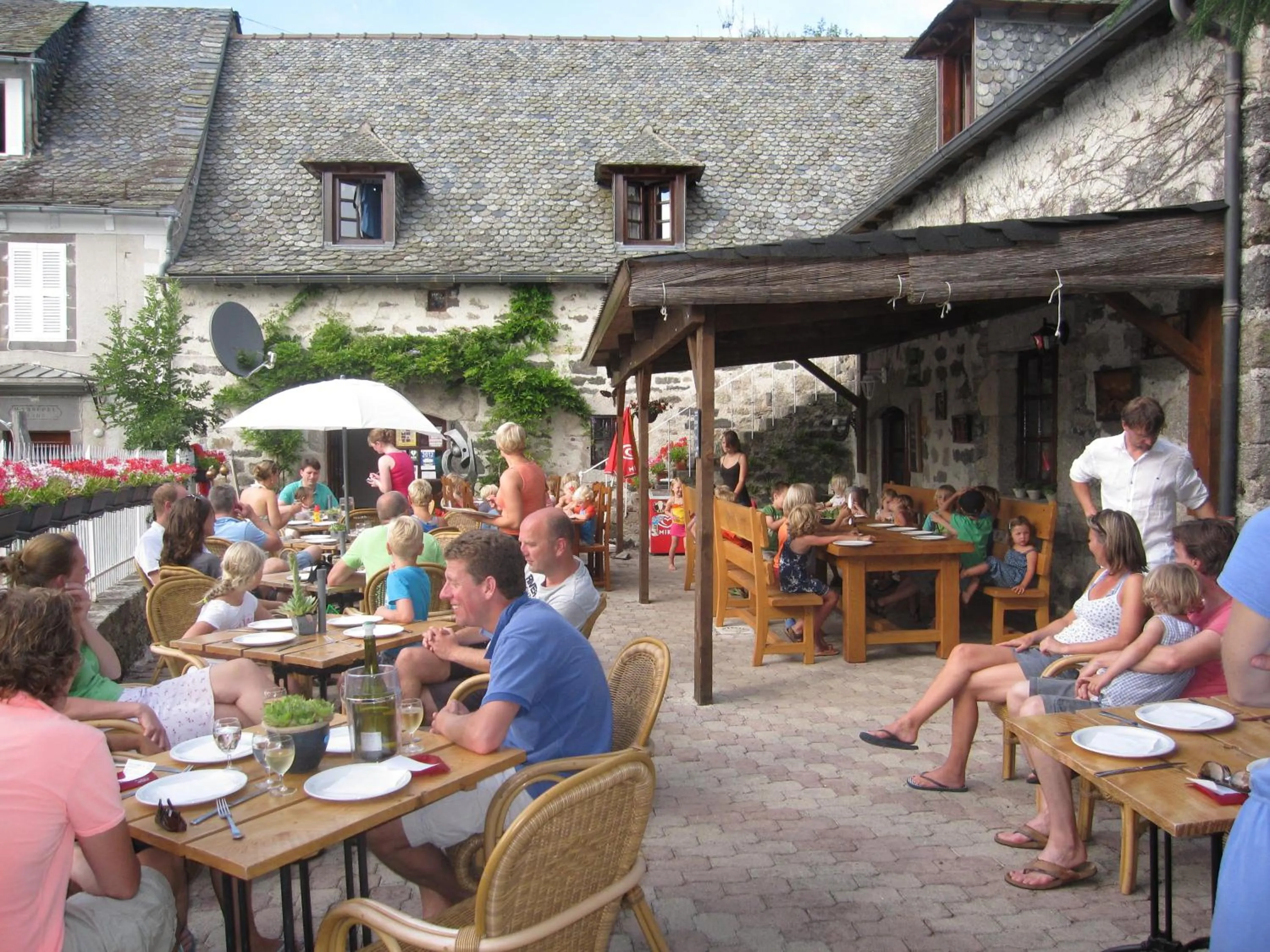 Restaurant/places to eat in Le clos de Banes