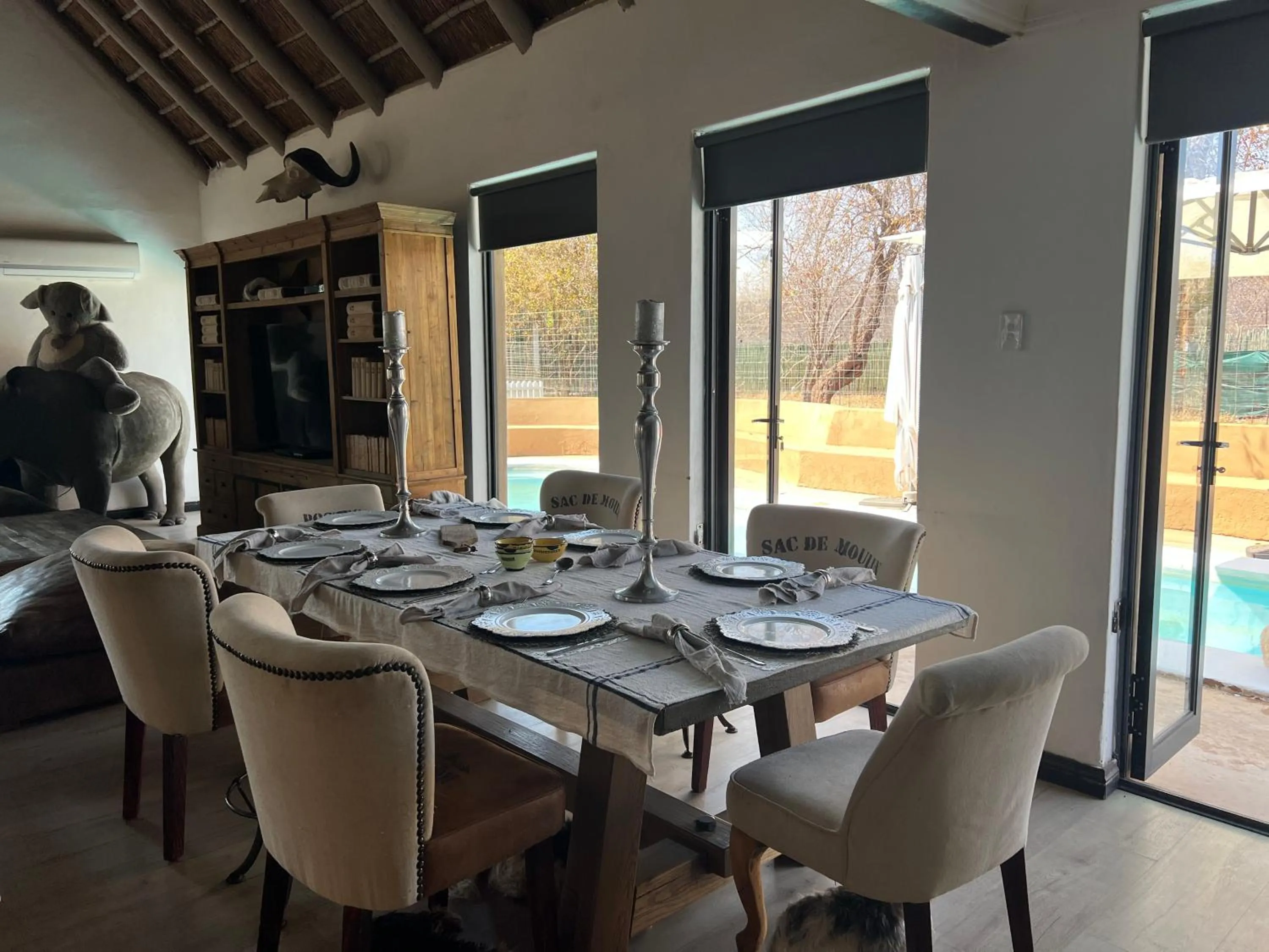 Restaurant/places to eat in Simba Safaris African Pride Exotic Lodge