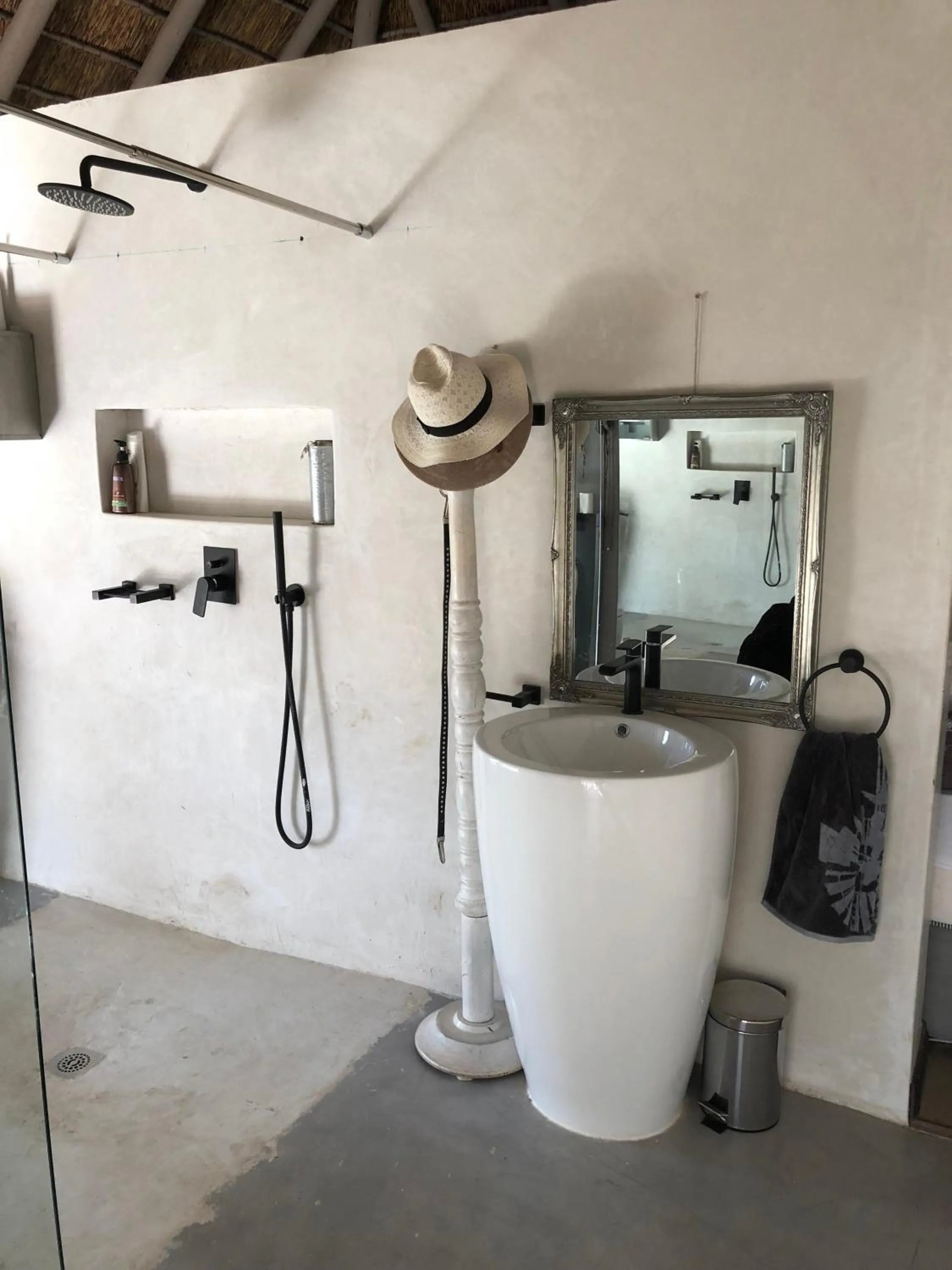 Bathroom in Simba Safaris African Pride Exotic Lodge