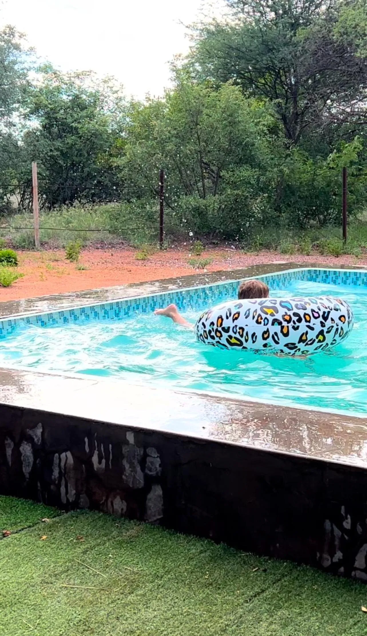 Swimming pool in Simba Safaris African Pride Exotic Lodge