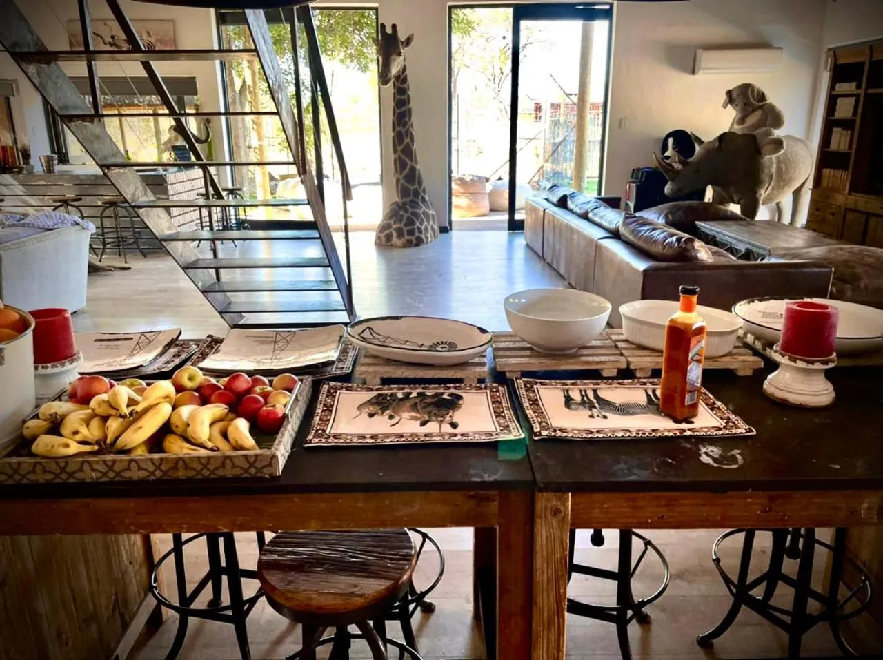 Restaurant/places to eat in Simba Safaris African Pride Exotic Lodge