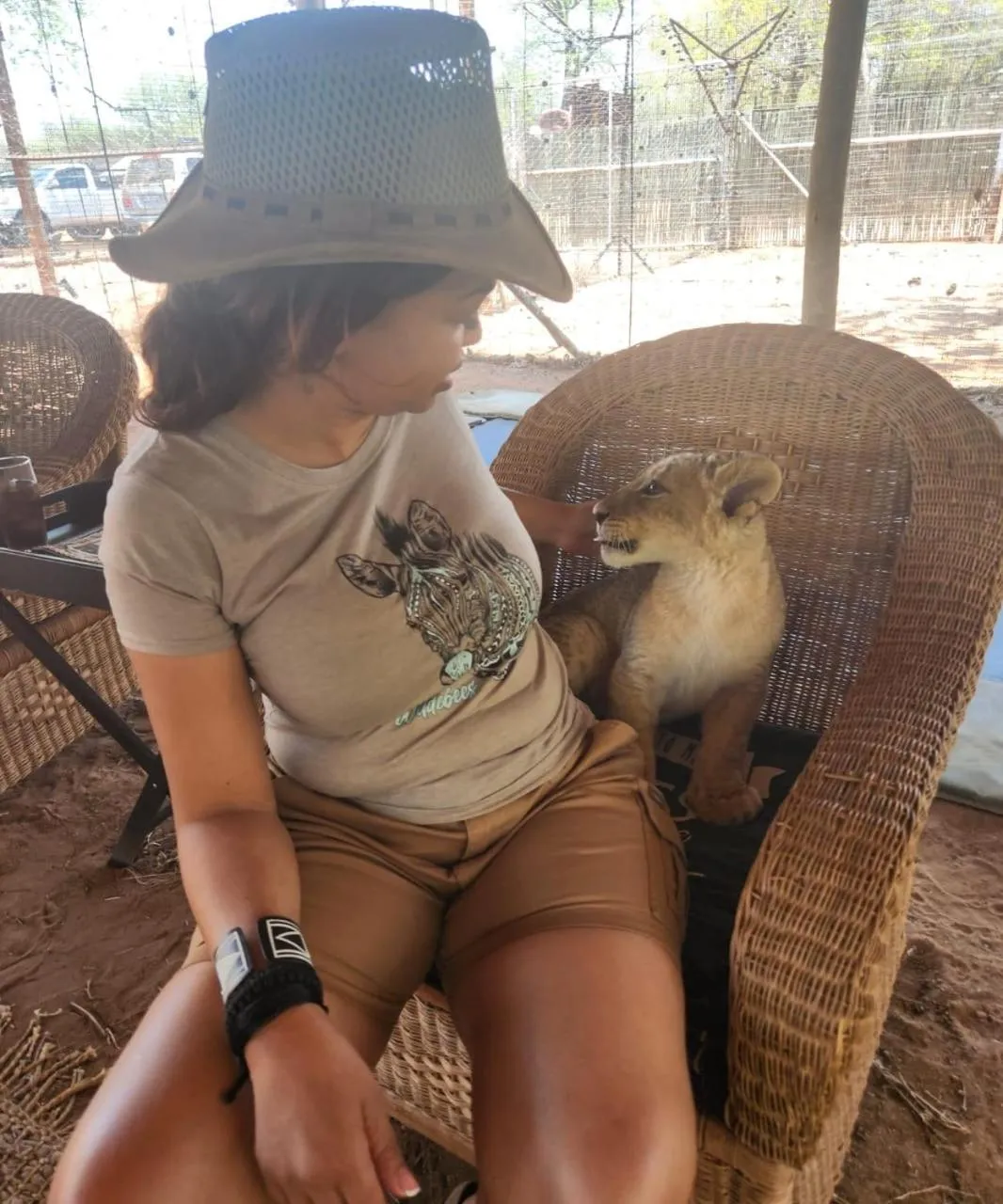 People in Simba Safaris African Pride Exotic Lodge