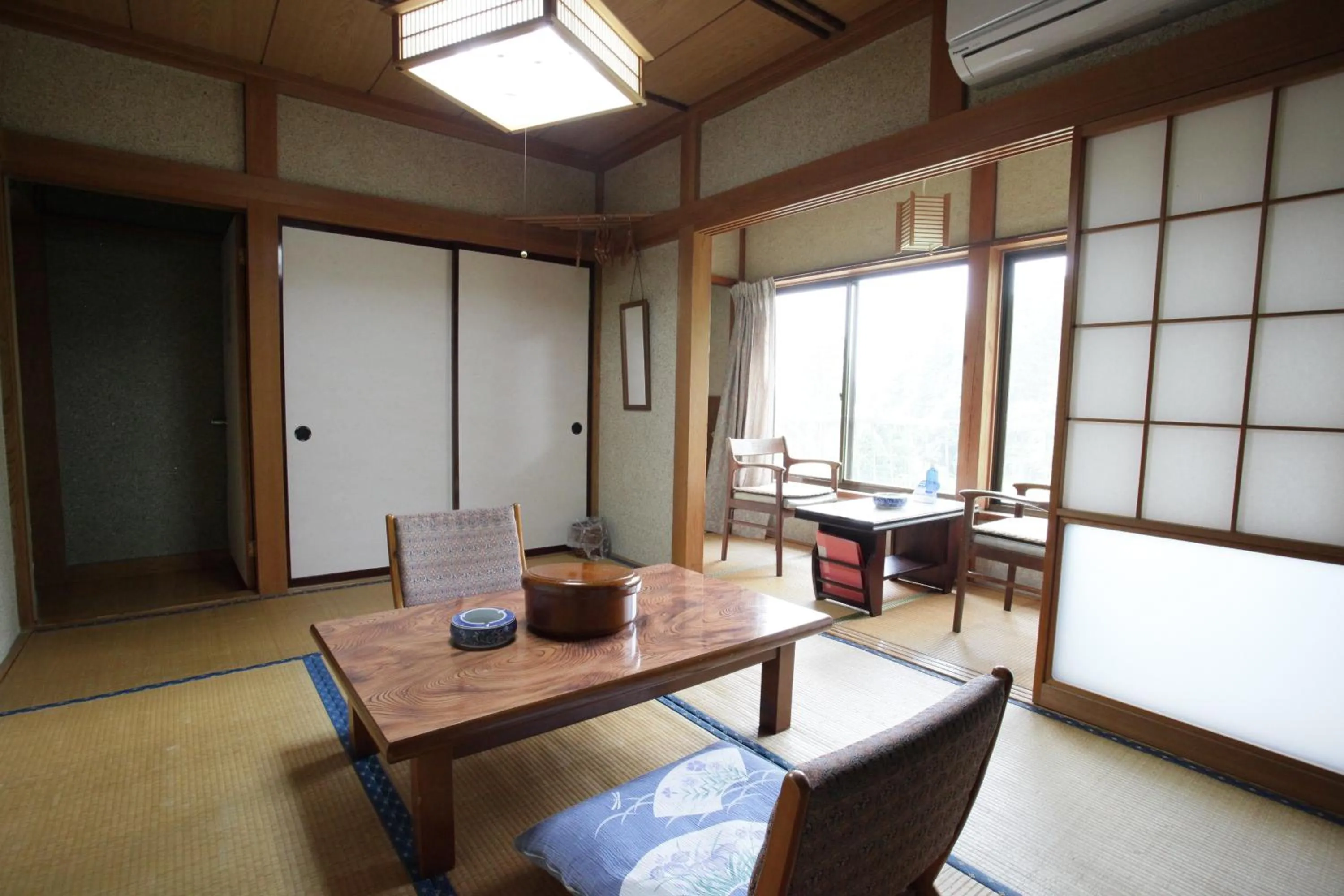 Photo of the whole room in Setoguchi
