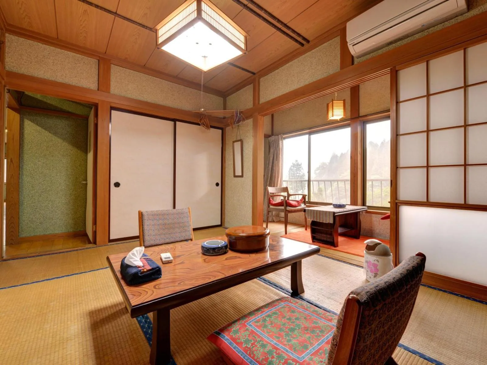 Photo of the whole room in Setoguchi