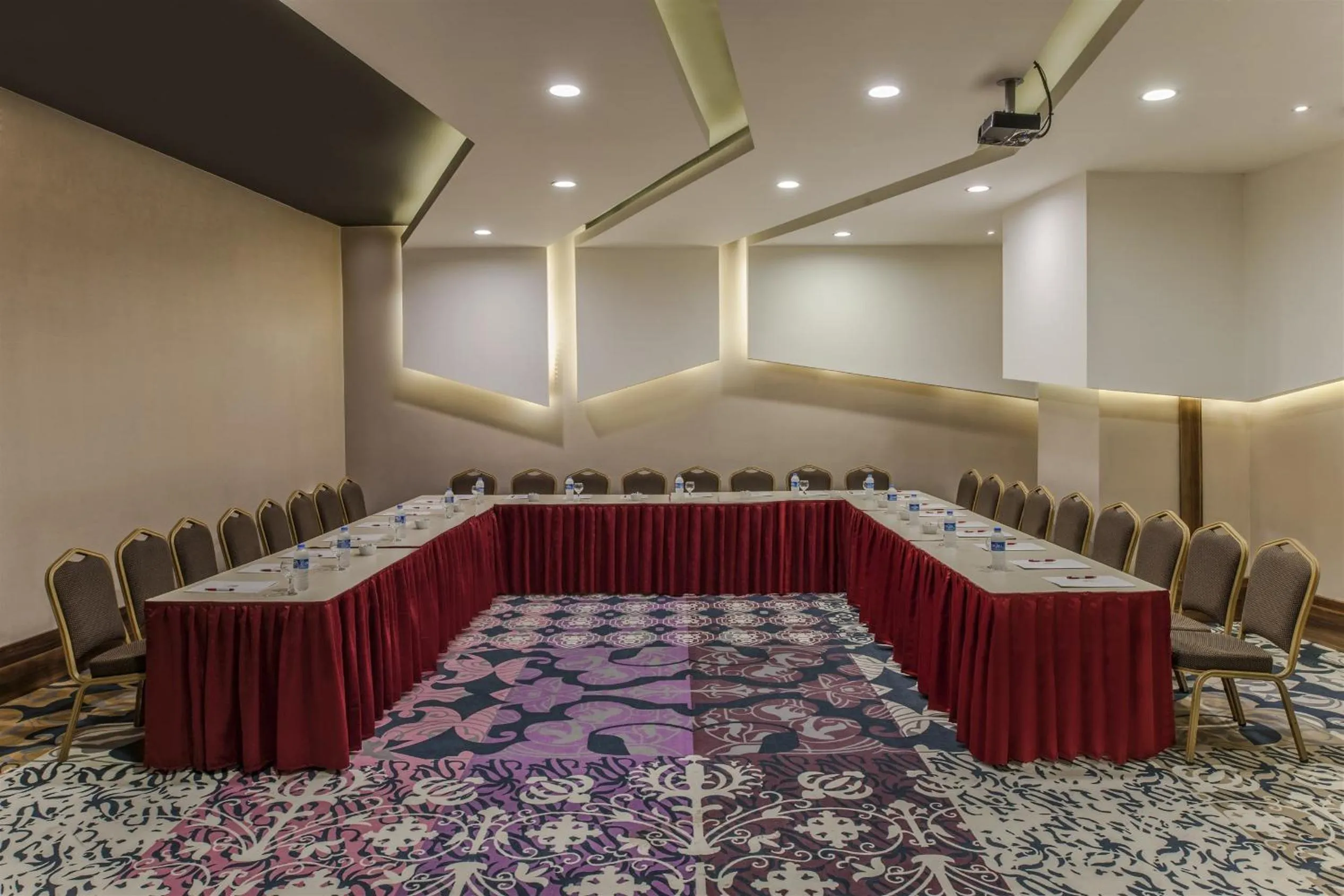 Meeting/conference room in Botanik Platinum Hotel