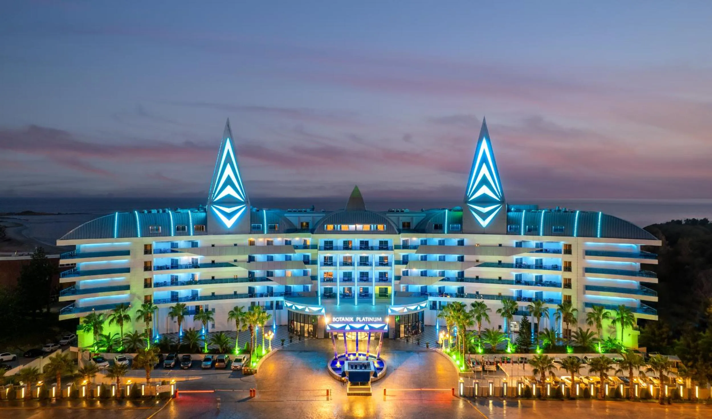 Property building in Botanik Platinum Hotel