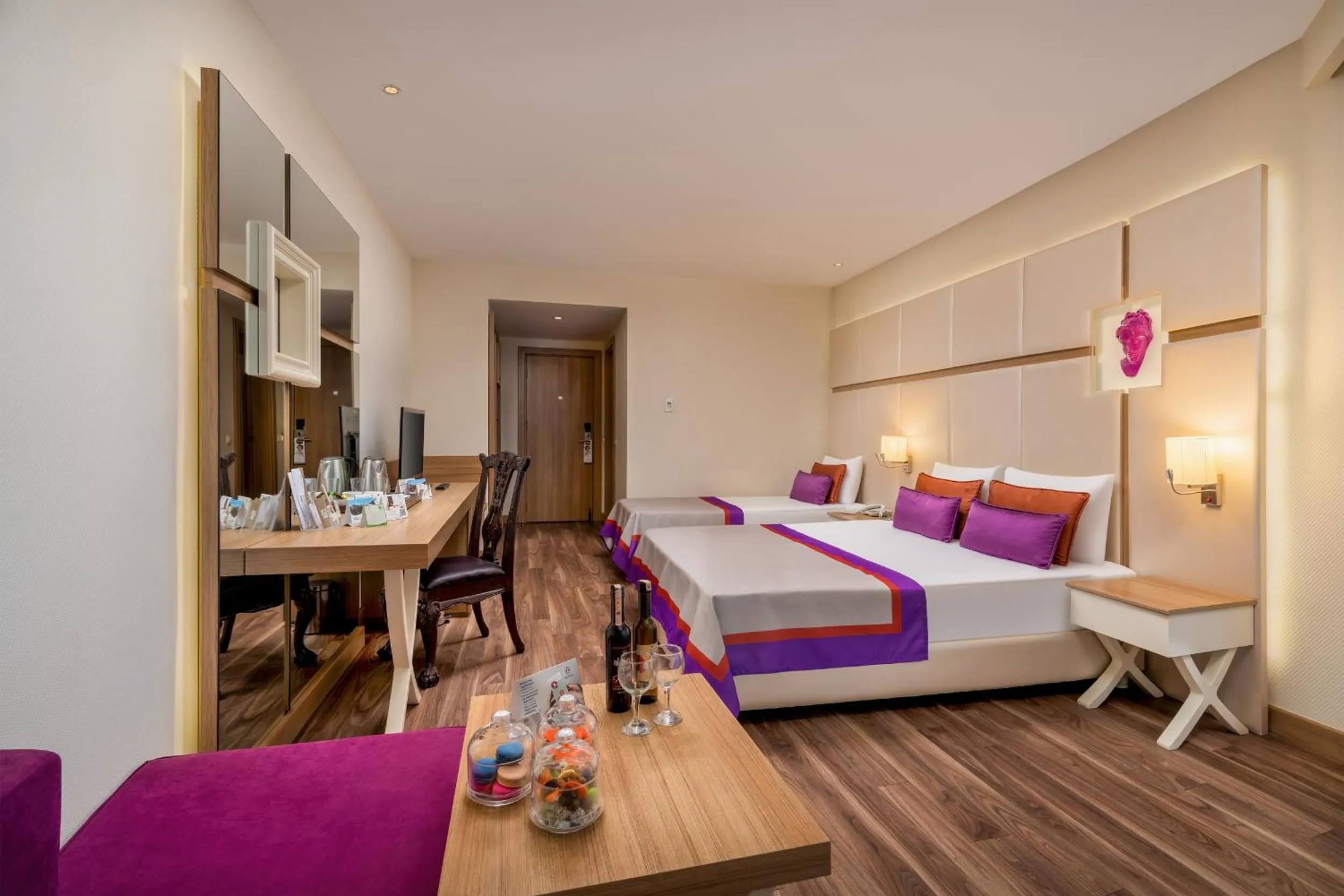 Photo of the whole room, Bed in Botanik Platinum Hotel