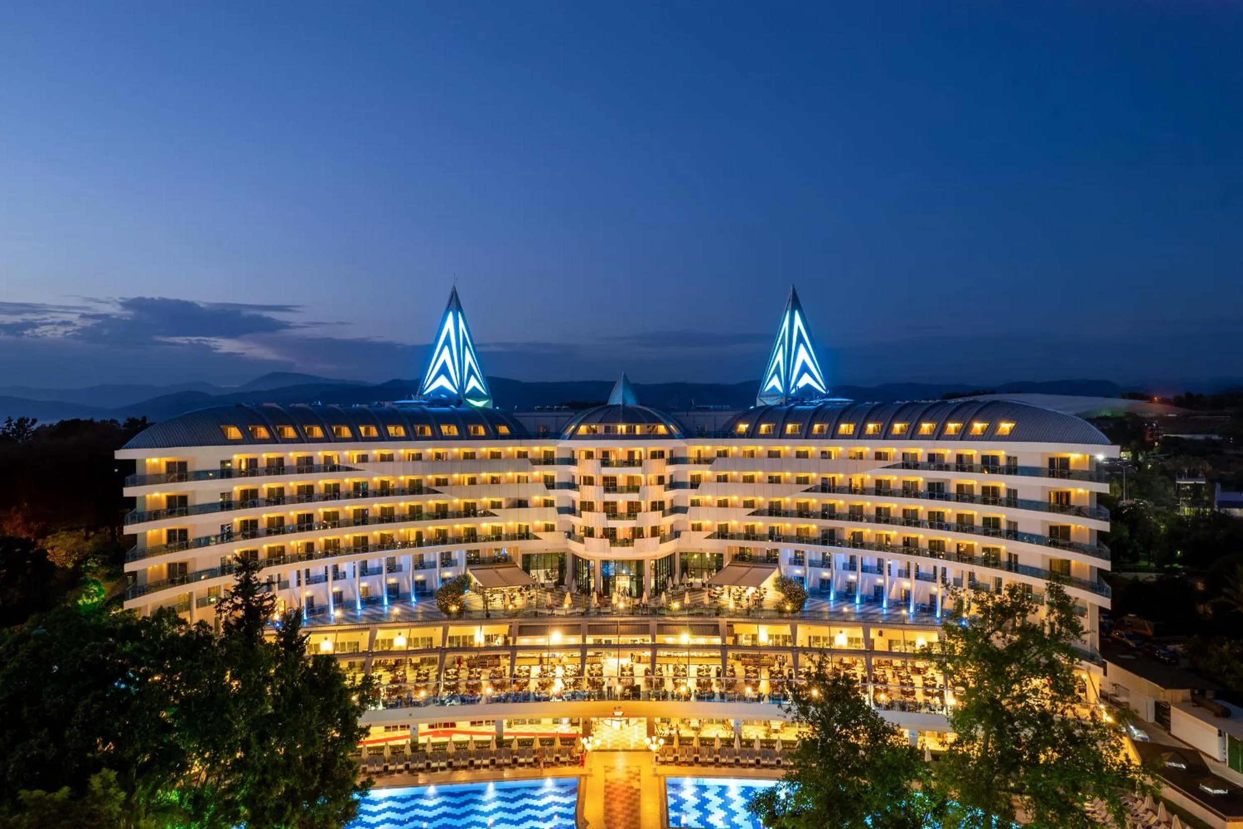 Property building in Botanik Platinum Hotel