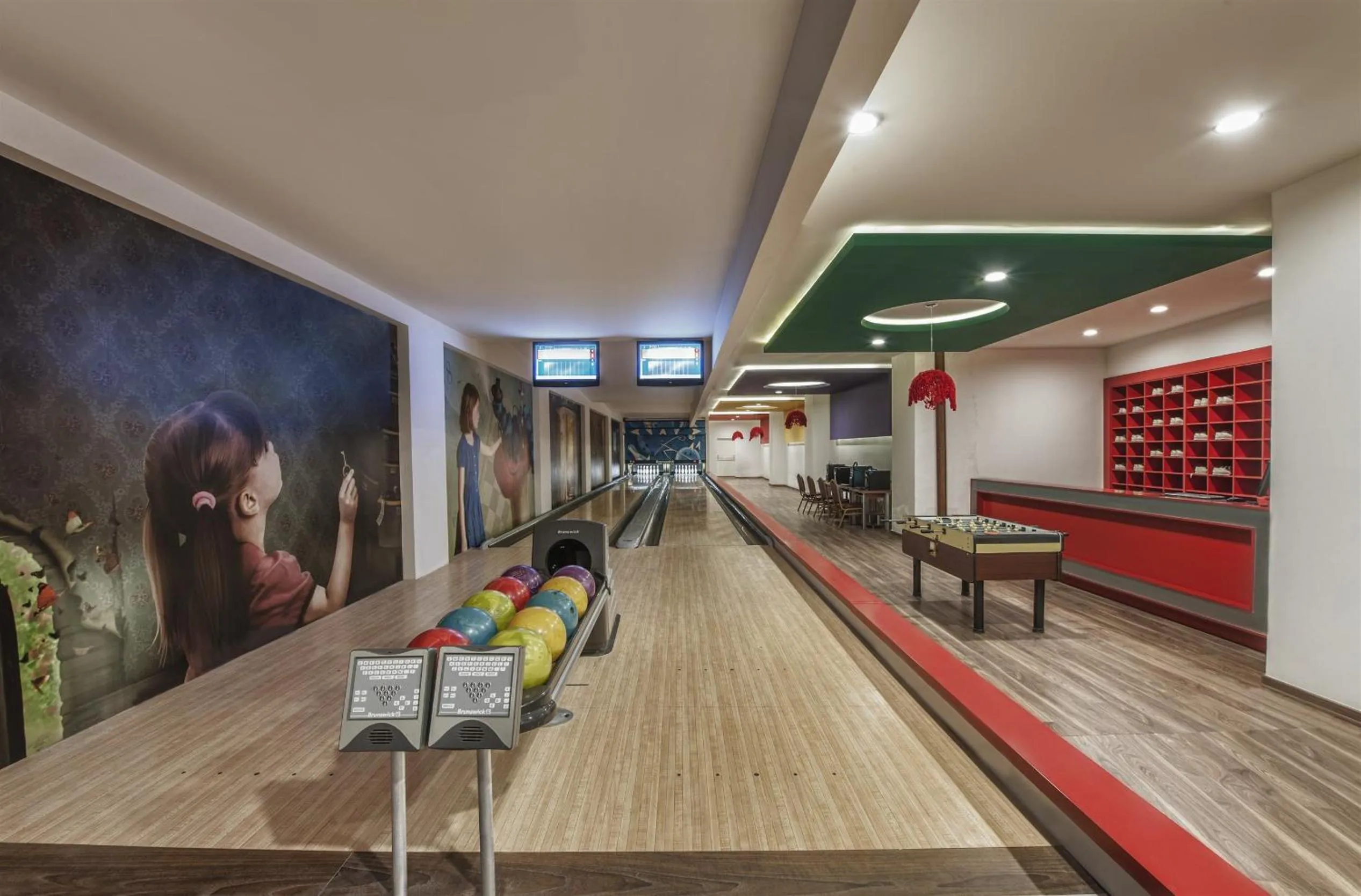 Bowling in Botanik Platinum Hotel