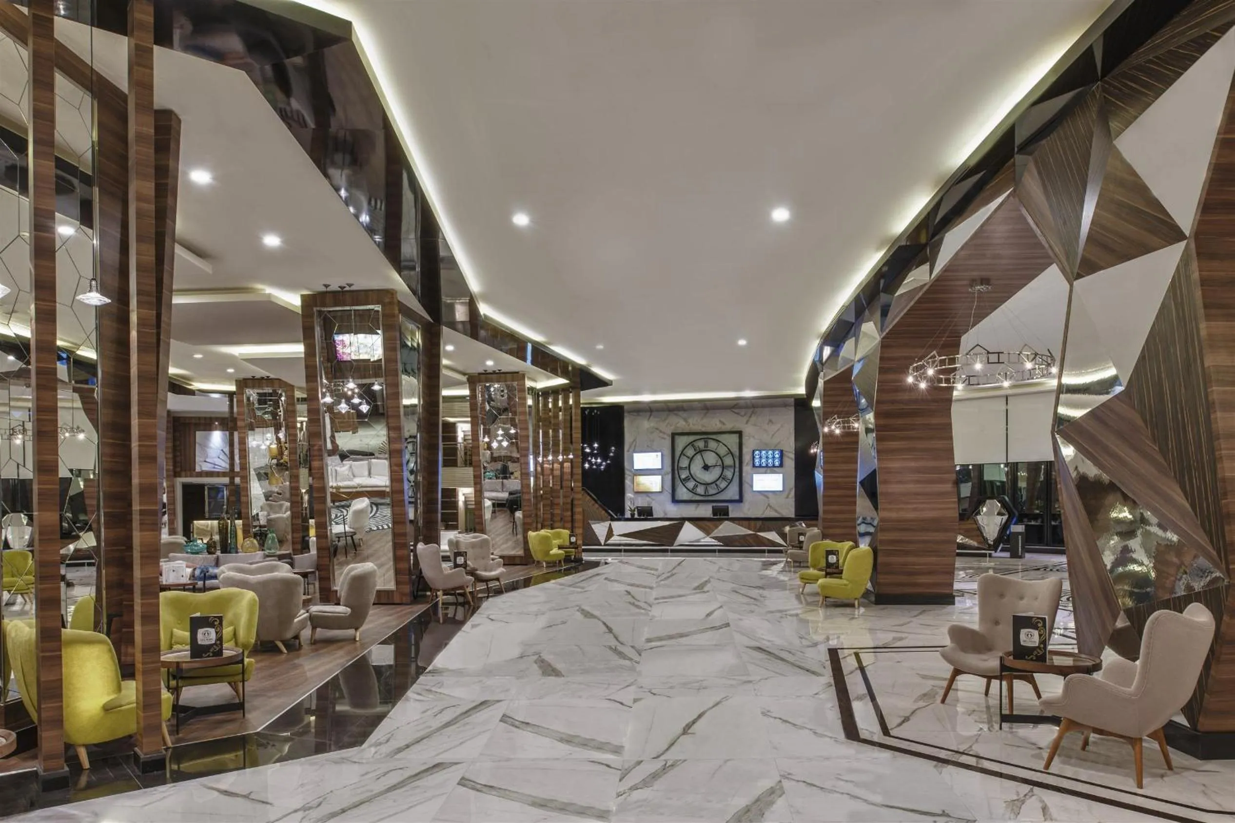 Lobby or reception in Botanik Platinum Hotel