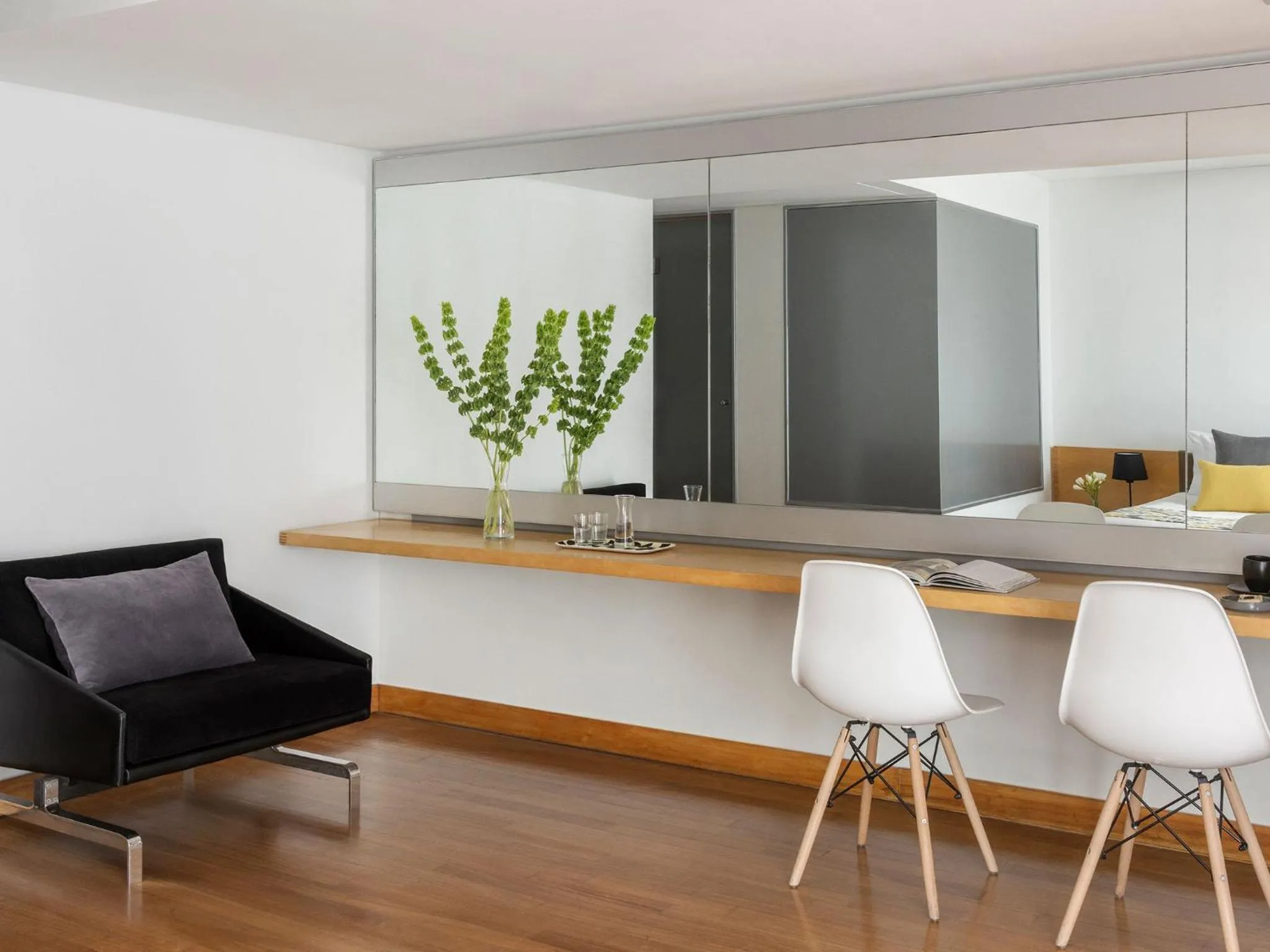 Photo of the whole room in HTL Urbano