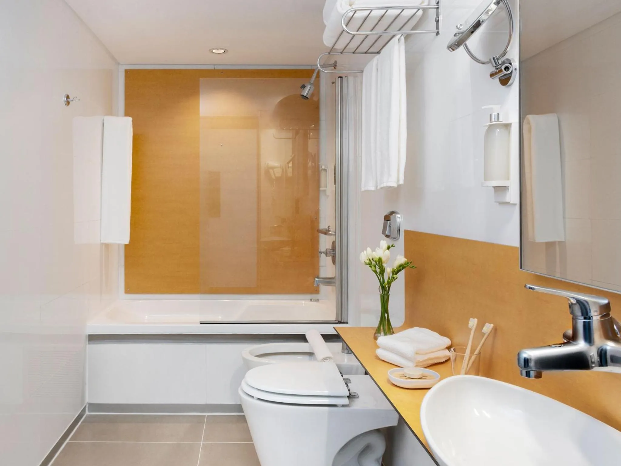 Shower in HTL Urbano