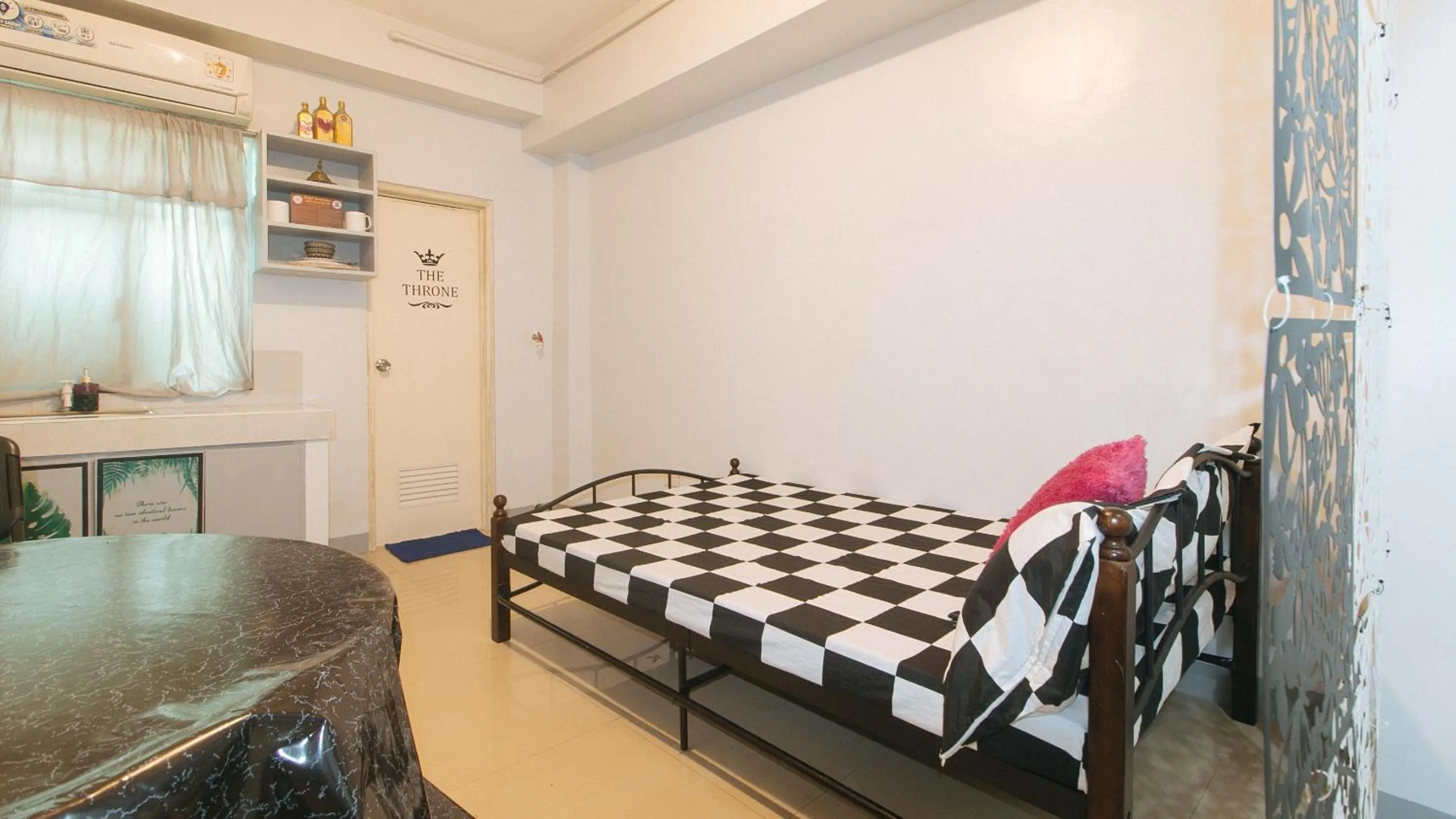 Bed in Budget Backpackers Transient House near NAIA by RedDoorz