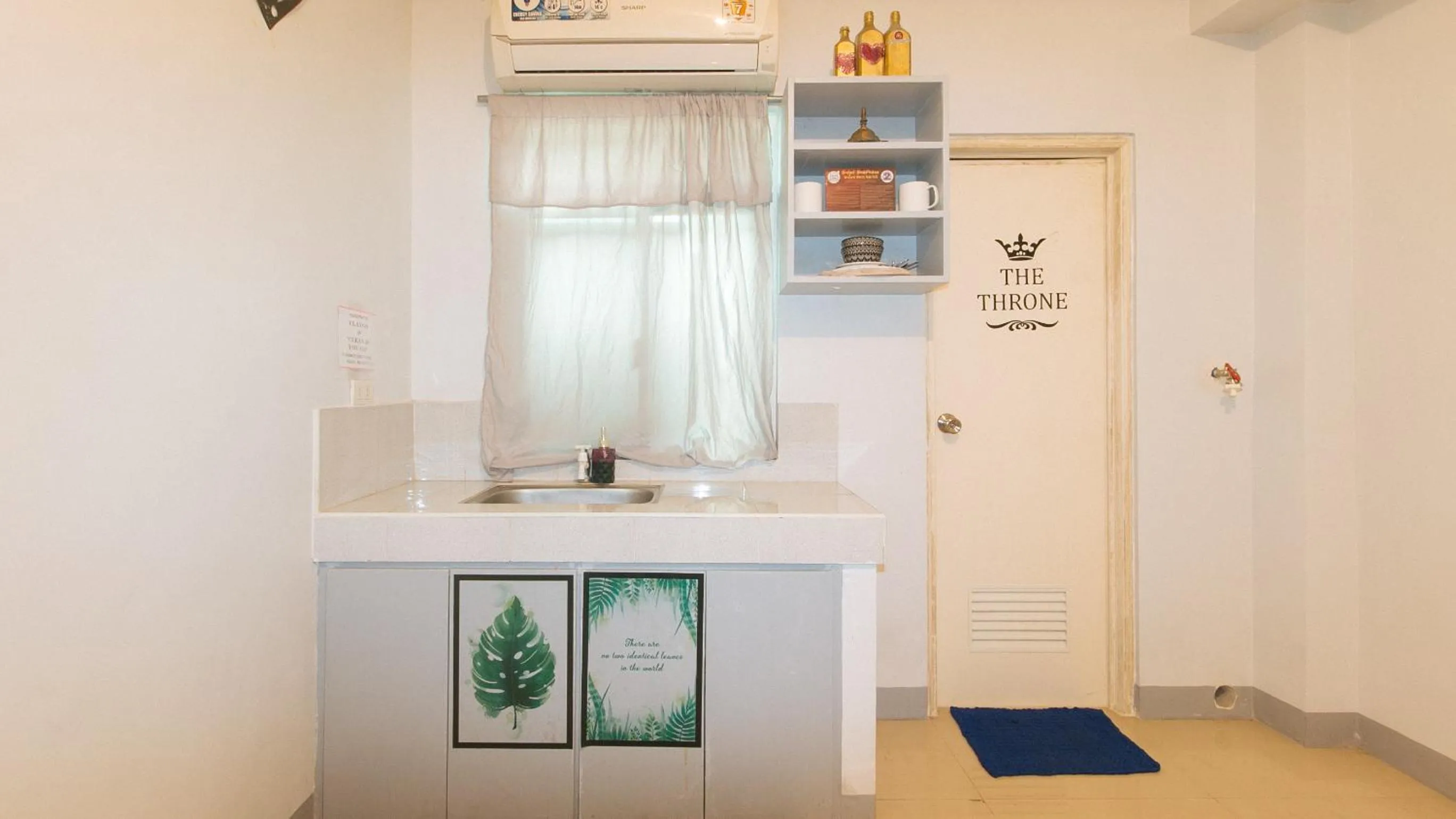 Kitchen or kitchenette in Budget Backpackers Transient House near NAIA by RedDoorz