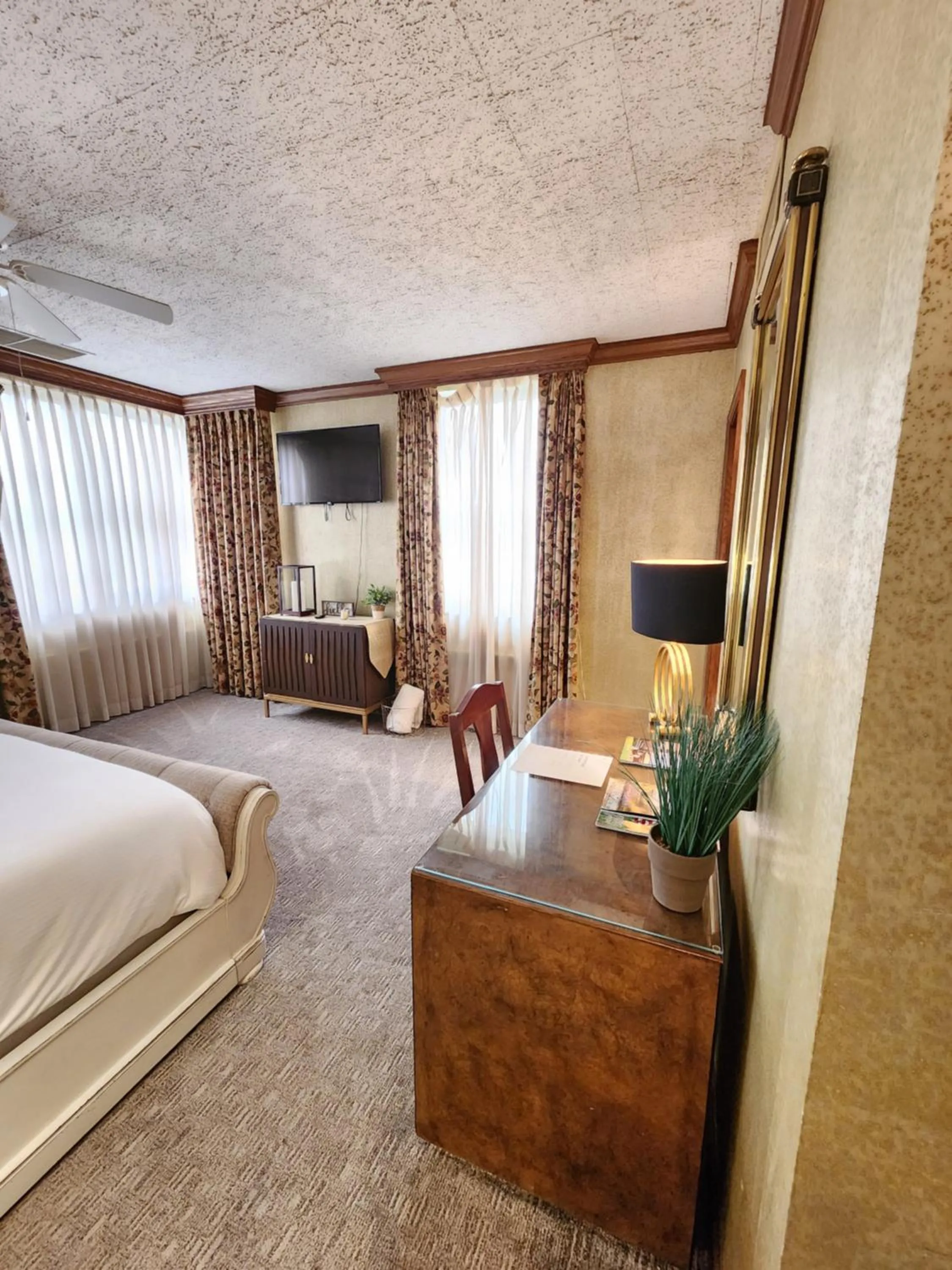 Bed in Hotel Phillips