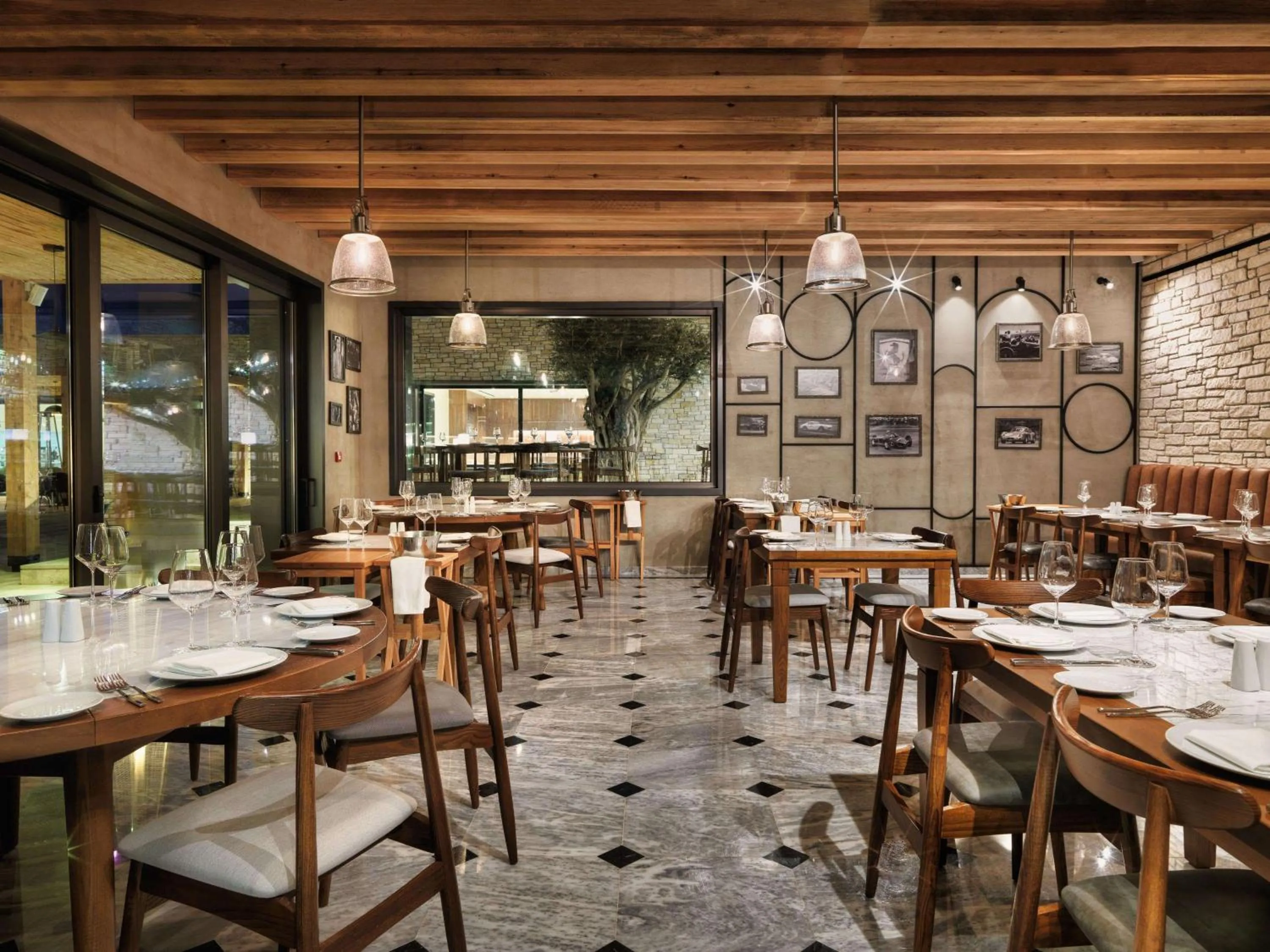 Restaurant/places to eat in Cap St Georges Hotel & Resort