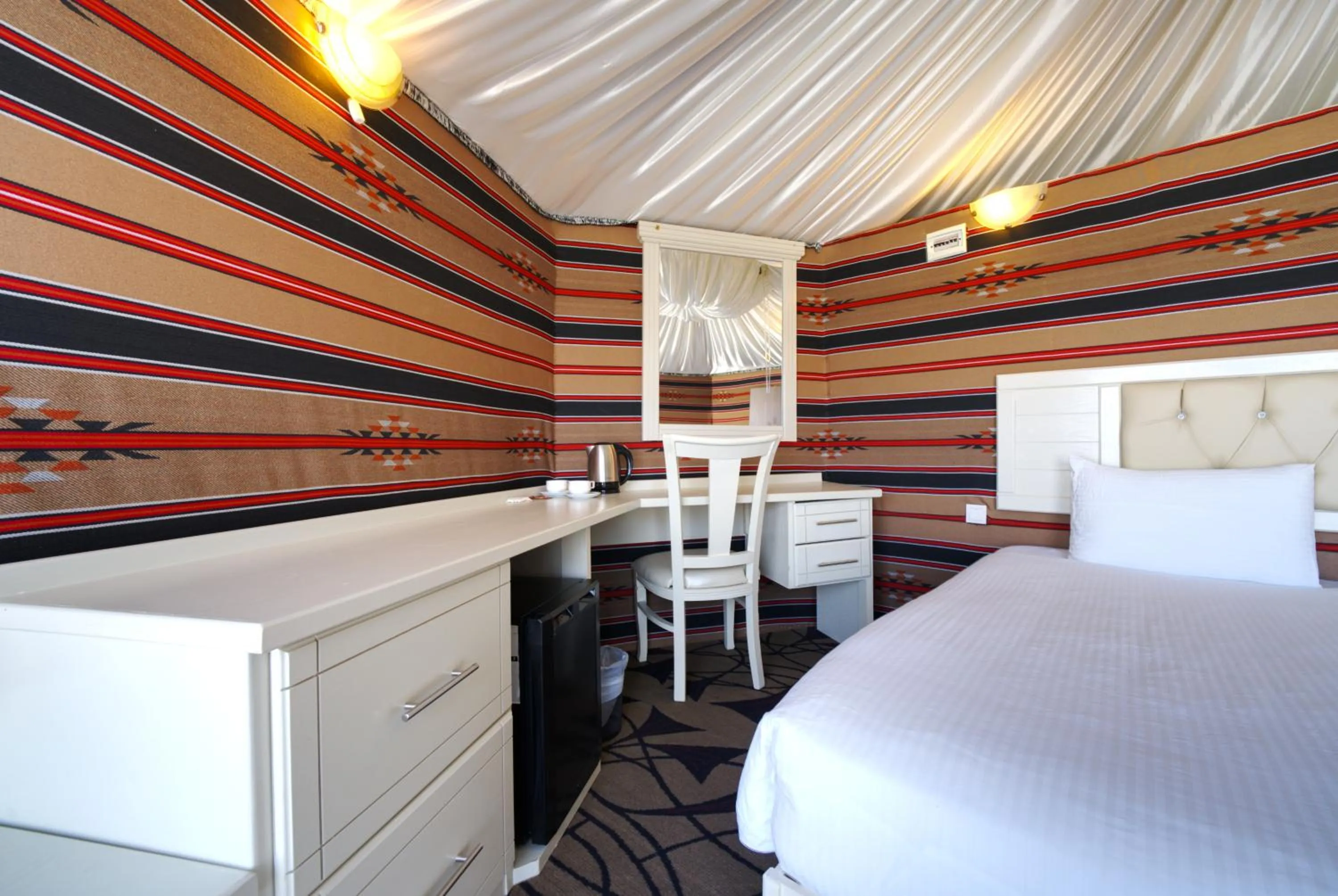 Bedroom, Bed in The Rock Camp Petra