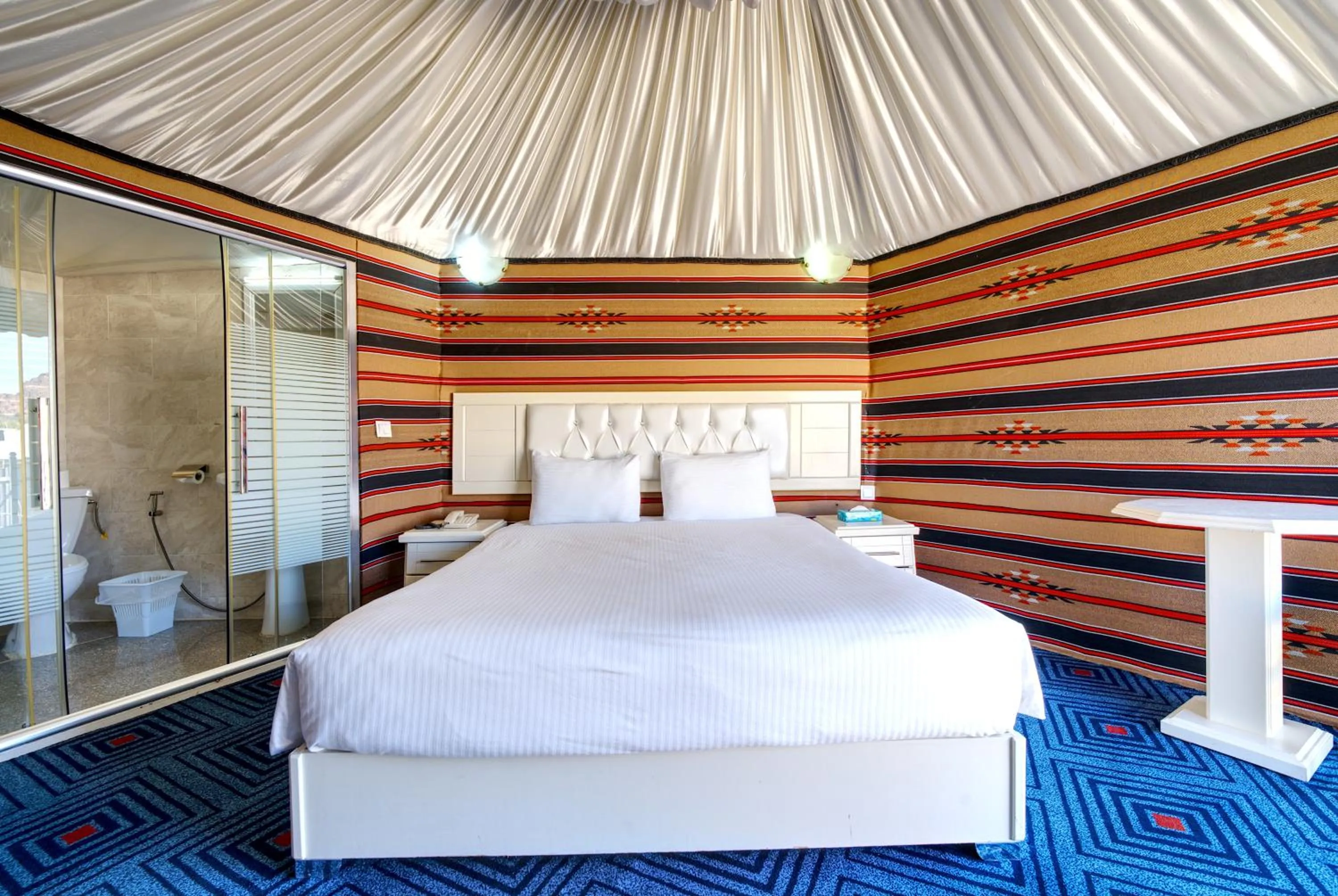 Bedroom, Bed in The Rock Camp Petra