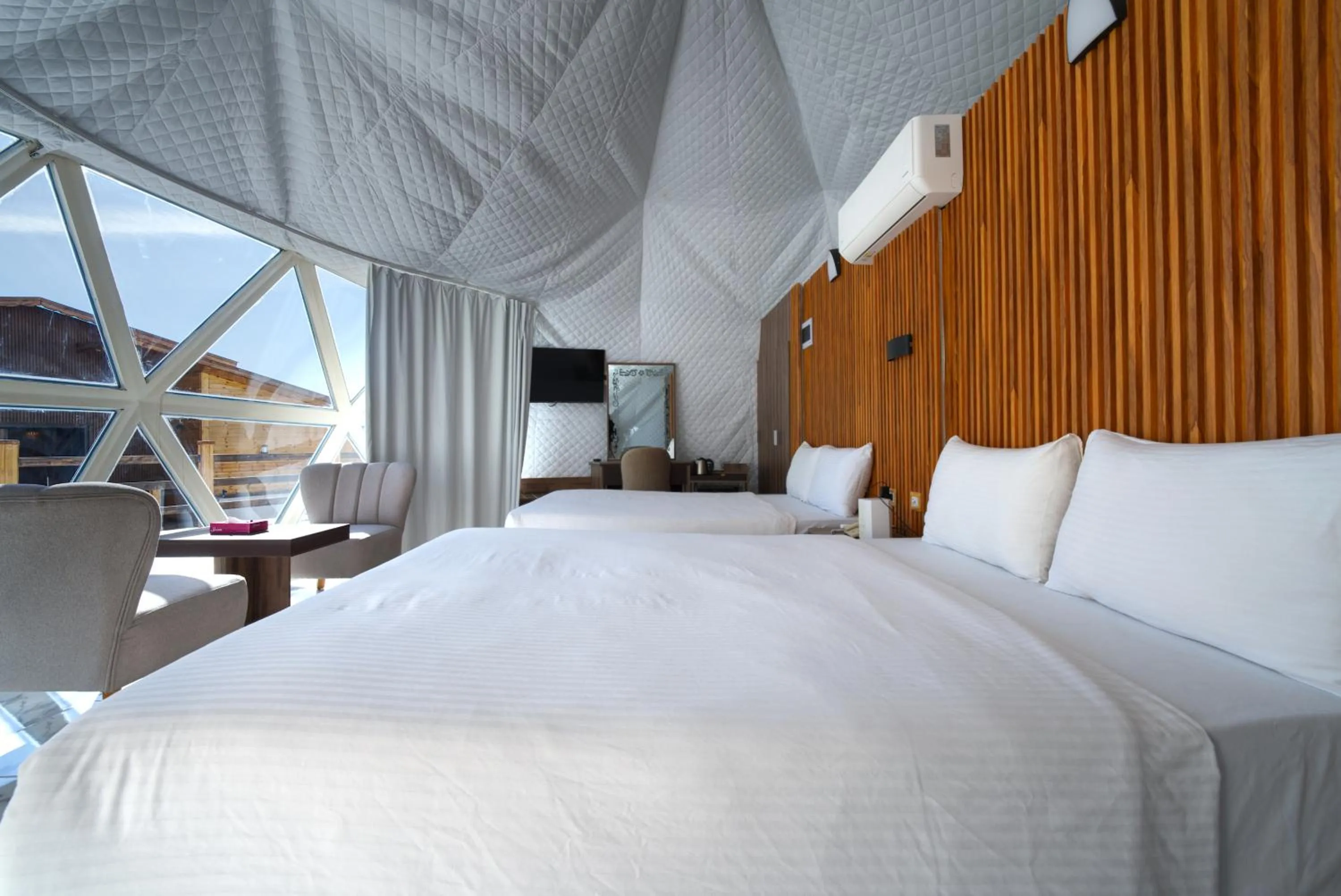 Bedroom, Bed in The Rock Camp Petra