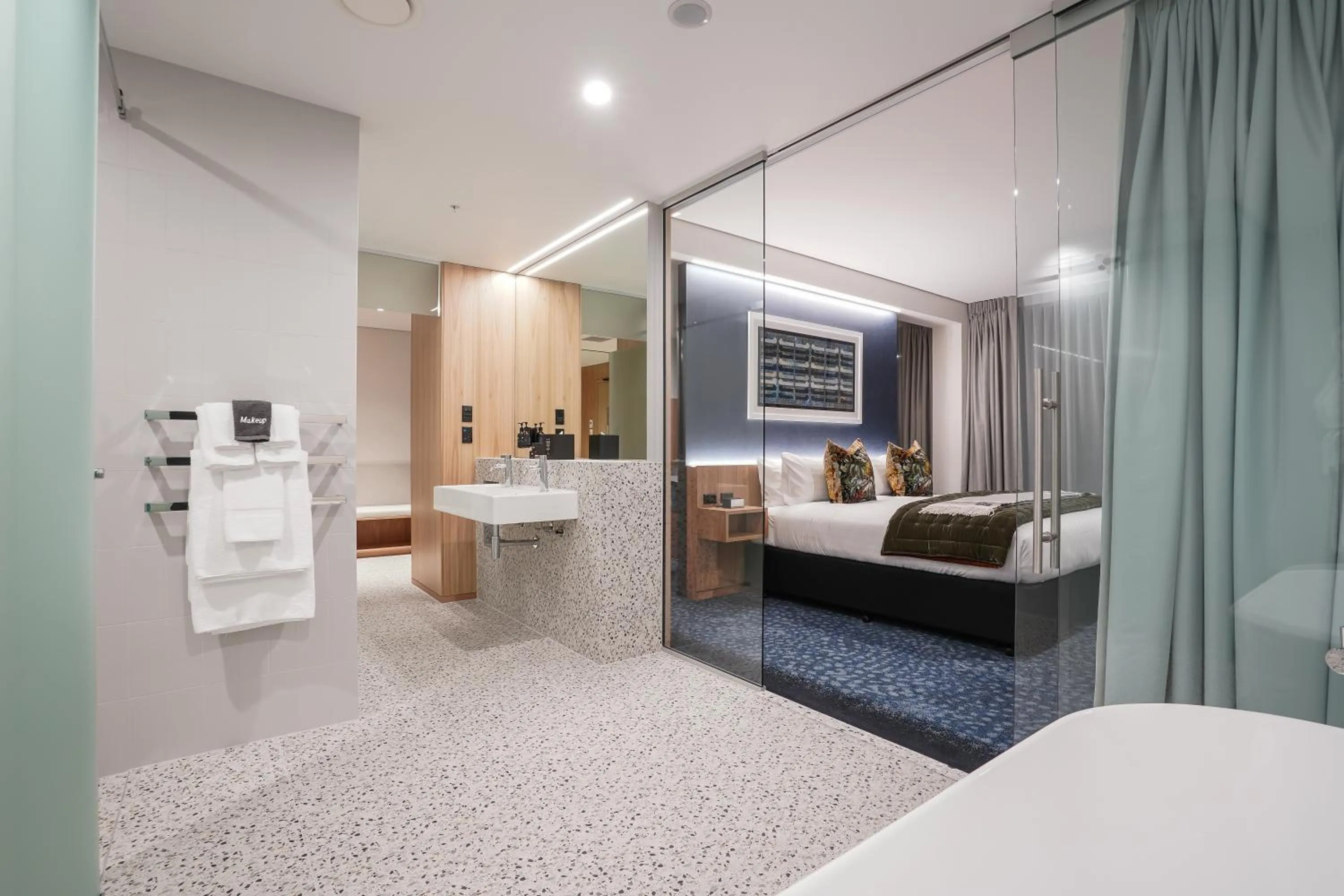 Bathroom, Bed in The Langlands Hotel