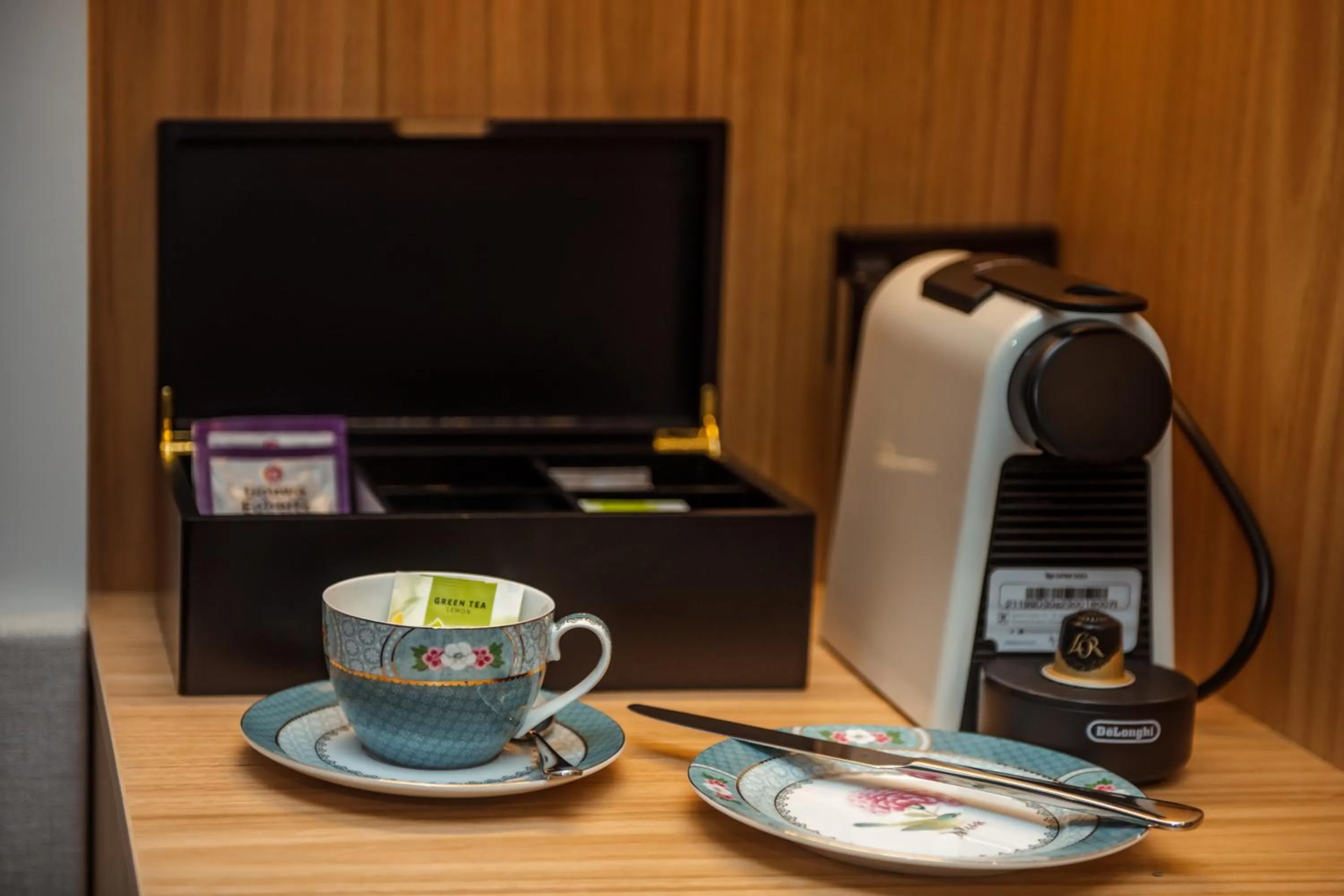 Coffee/tea facilities in The Langlands Hotel