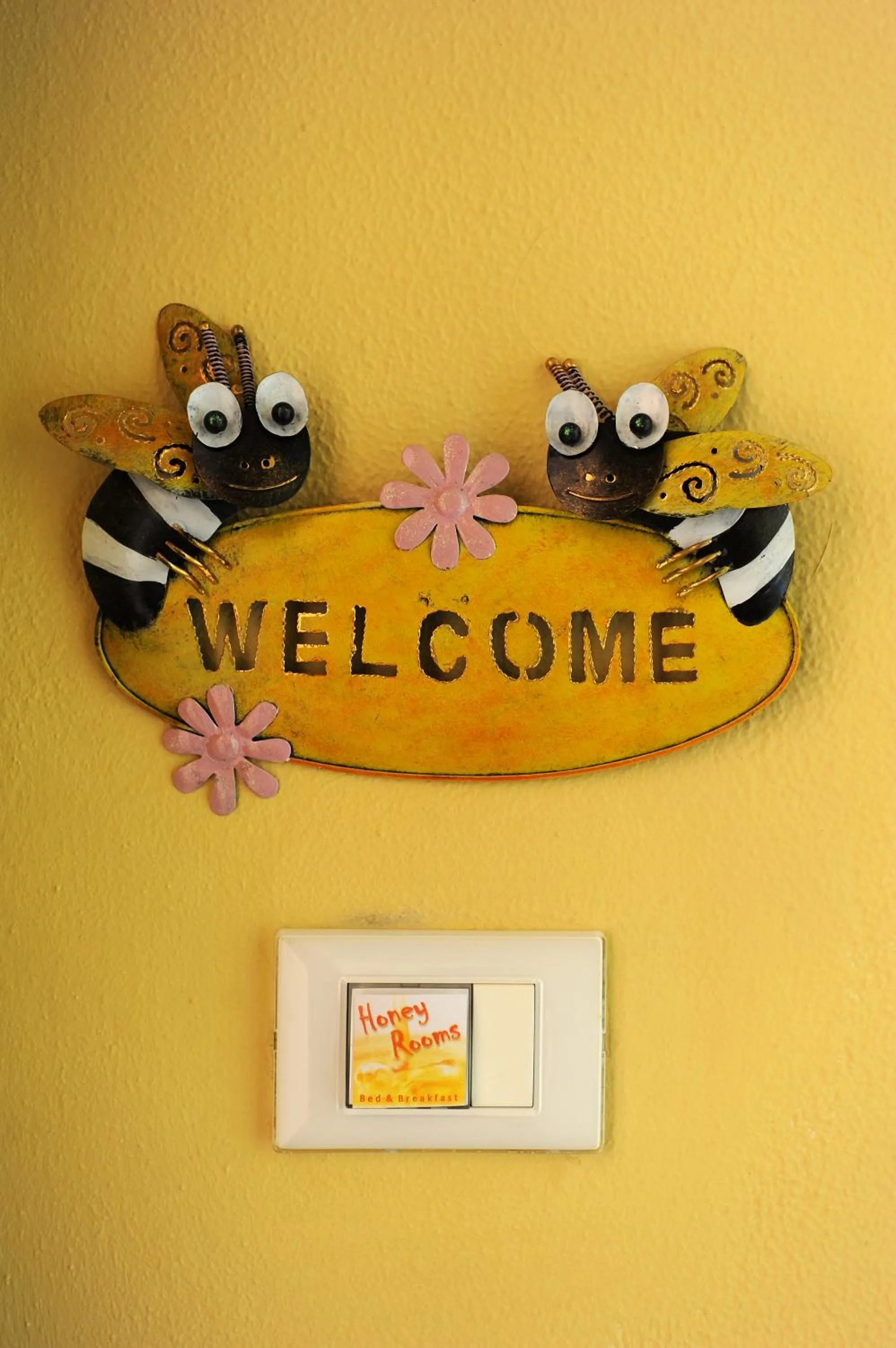 Facade/entrance in Honey Rooms