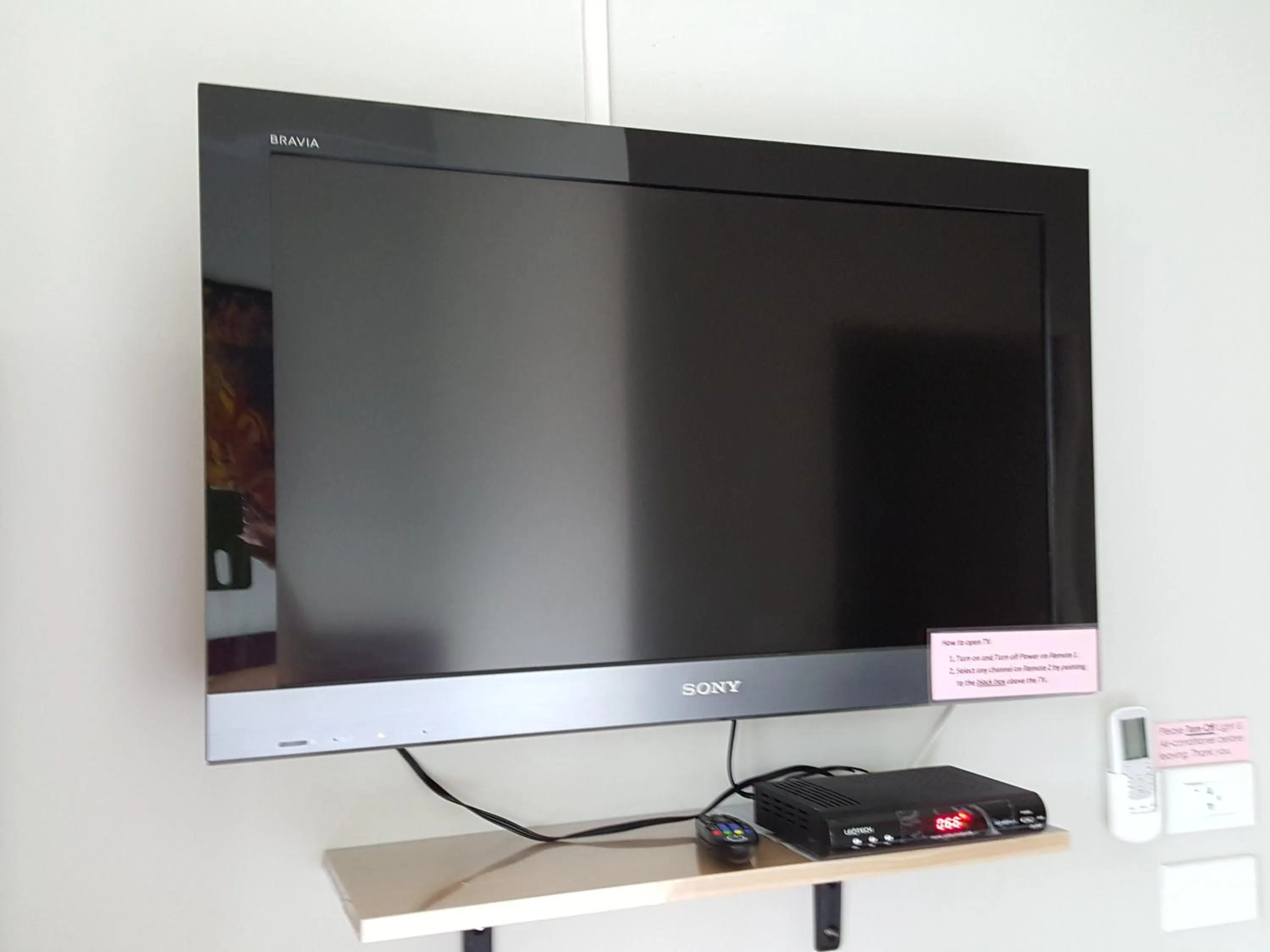 TV and multimedia in Bangkok Check Inn @Chareon Krung