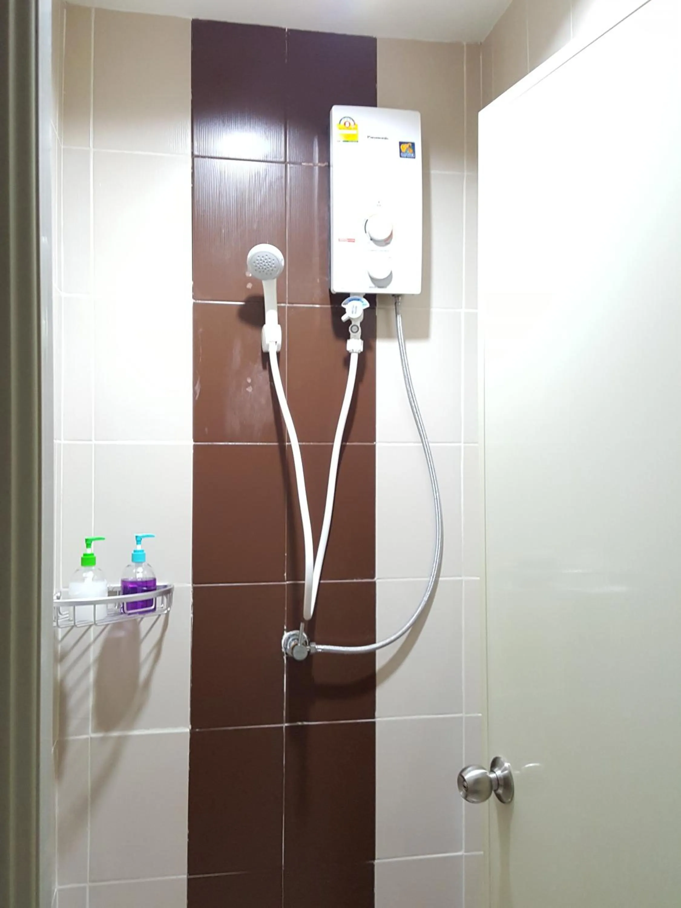 Shower in Bangkok Check Inn @Chareon Krung