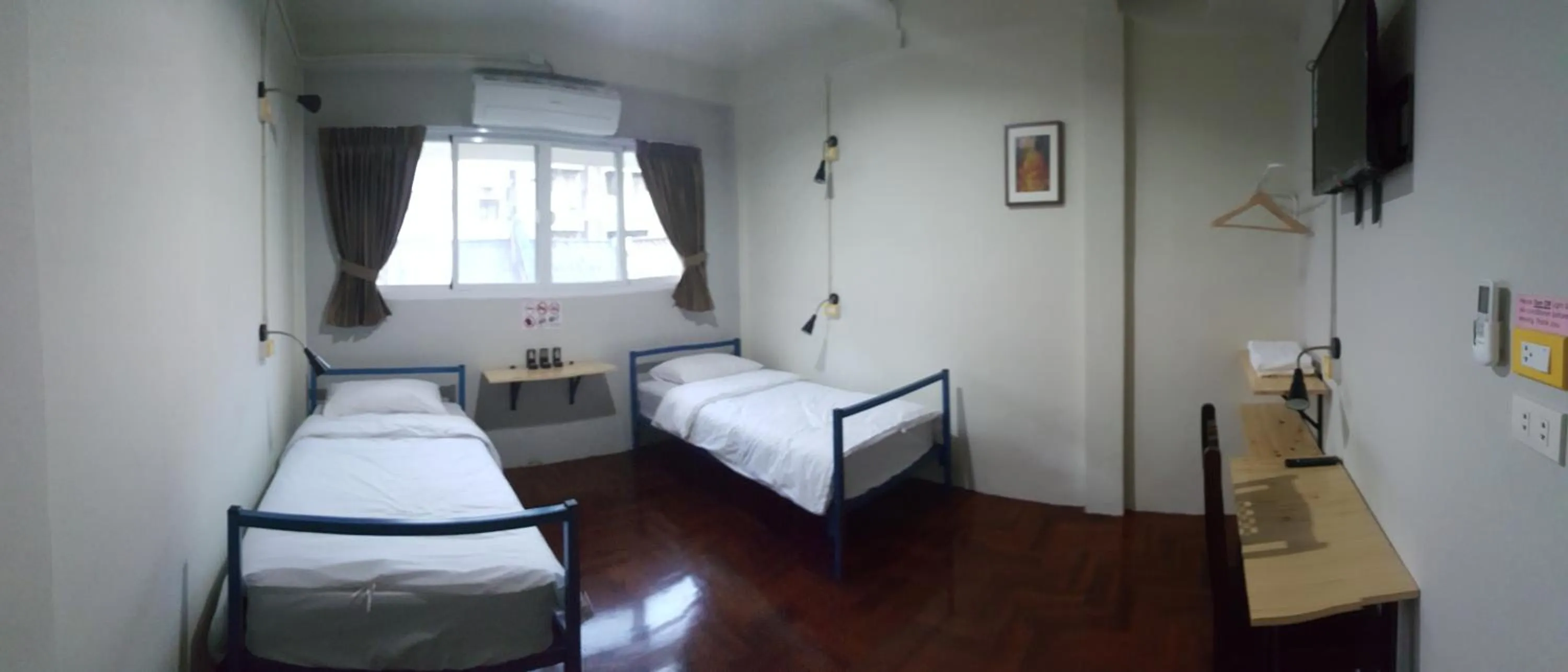 Photo of the whole room, Bed in Bangkok Check Inn @Chareon Krung
