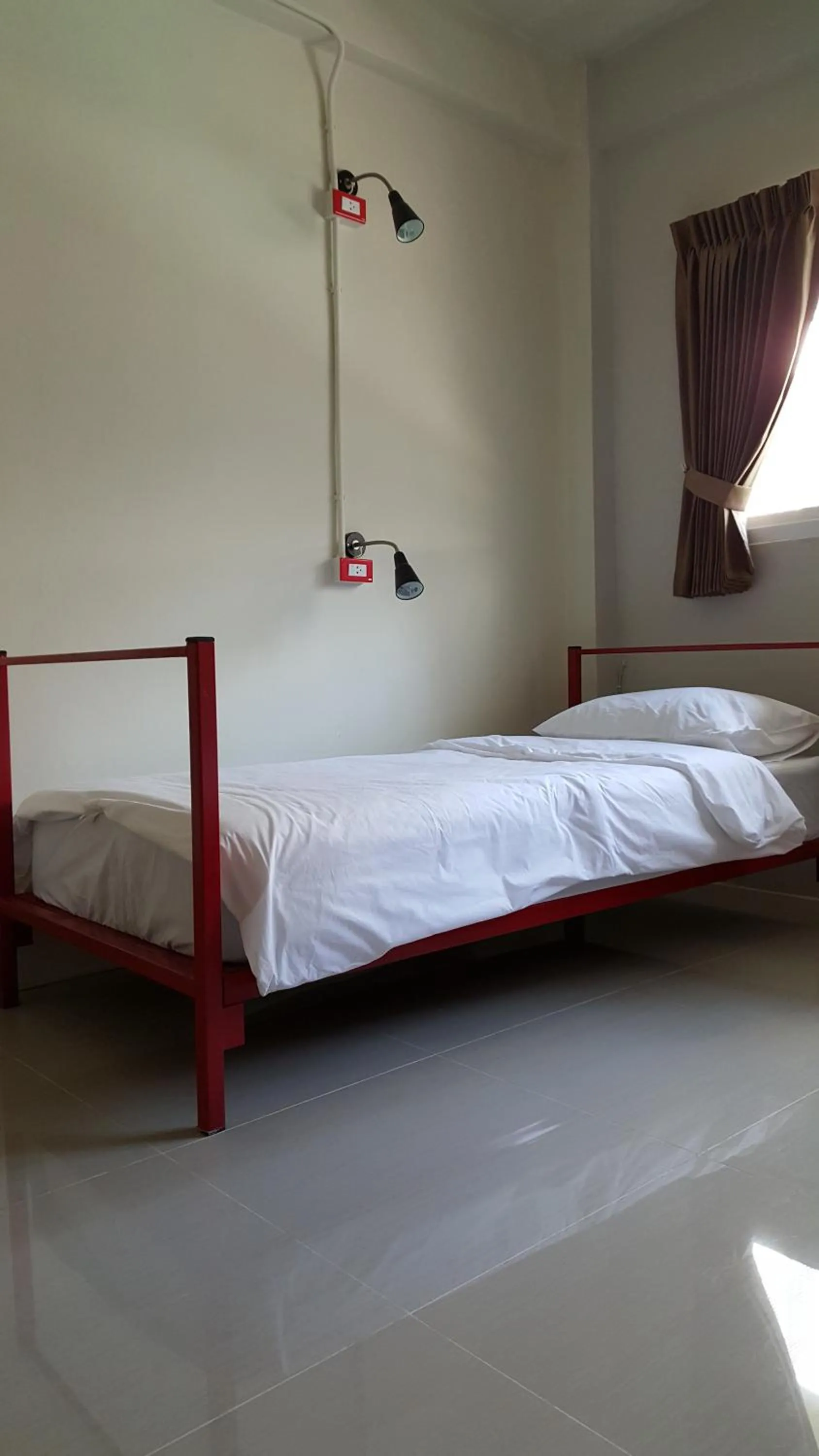 Bed in Bangkok Check Inn @Chareon Krung