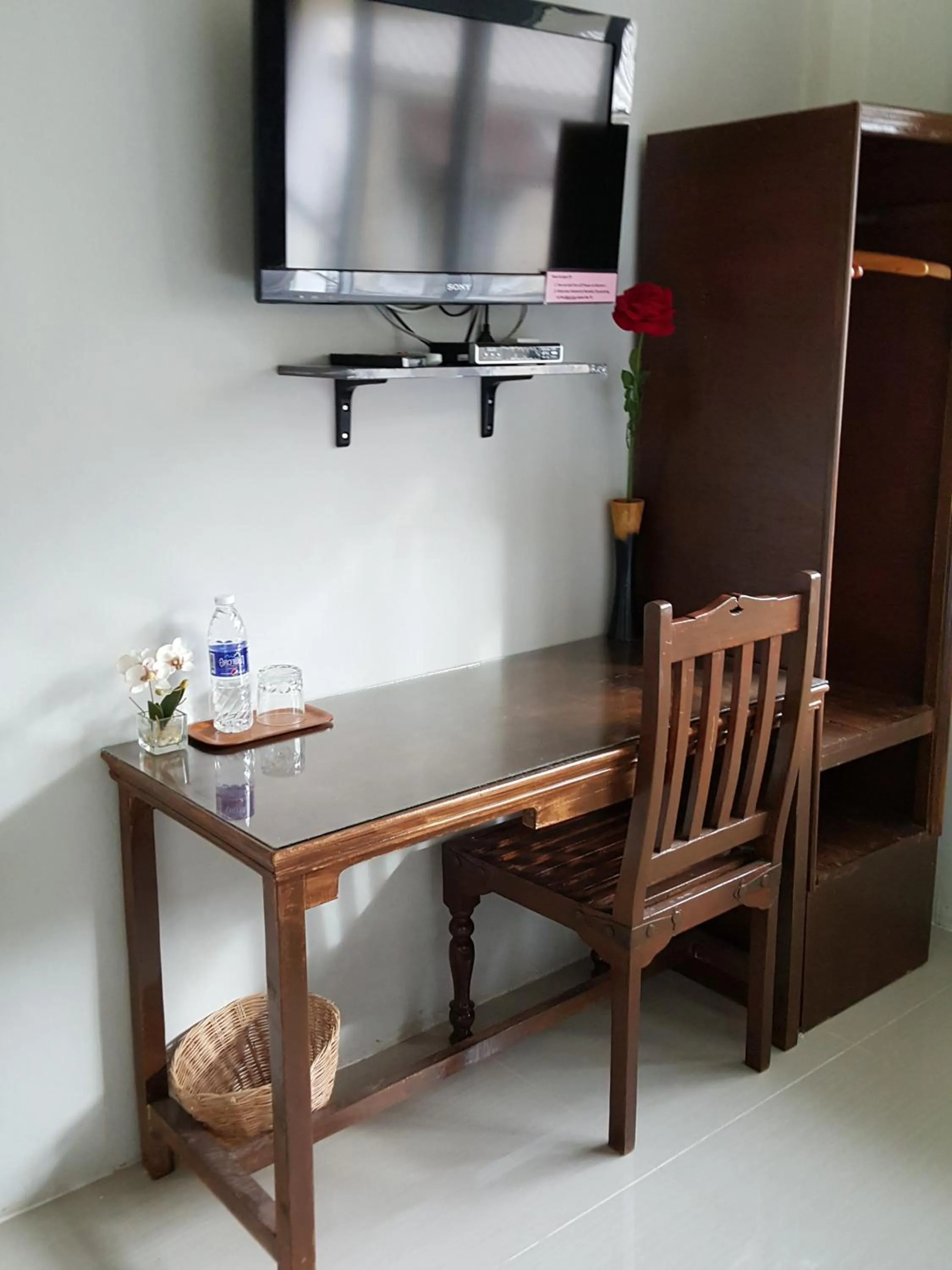 TV and multimedia in Bangkok Check Inn @Chareon Krung