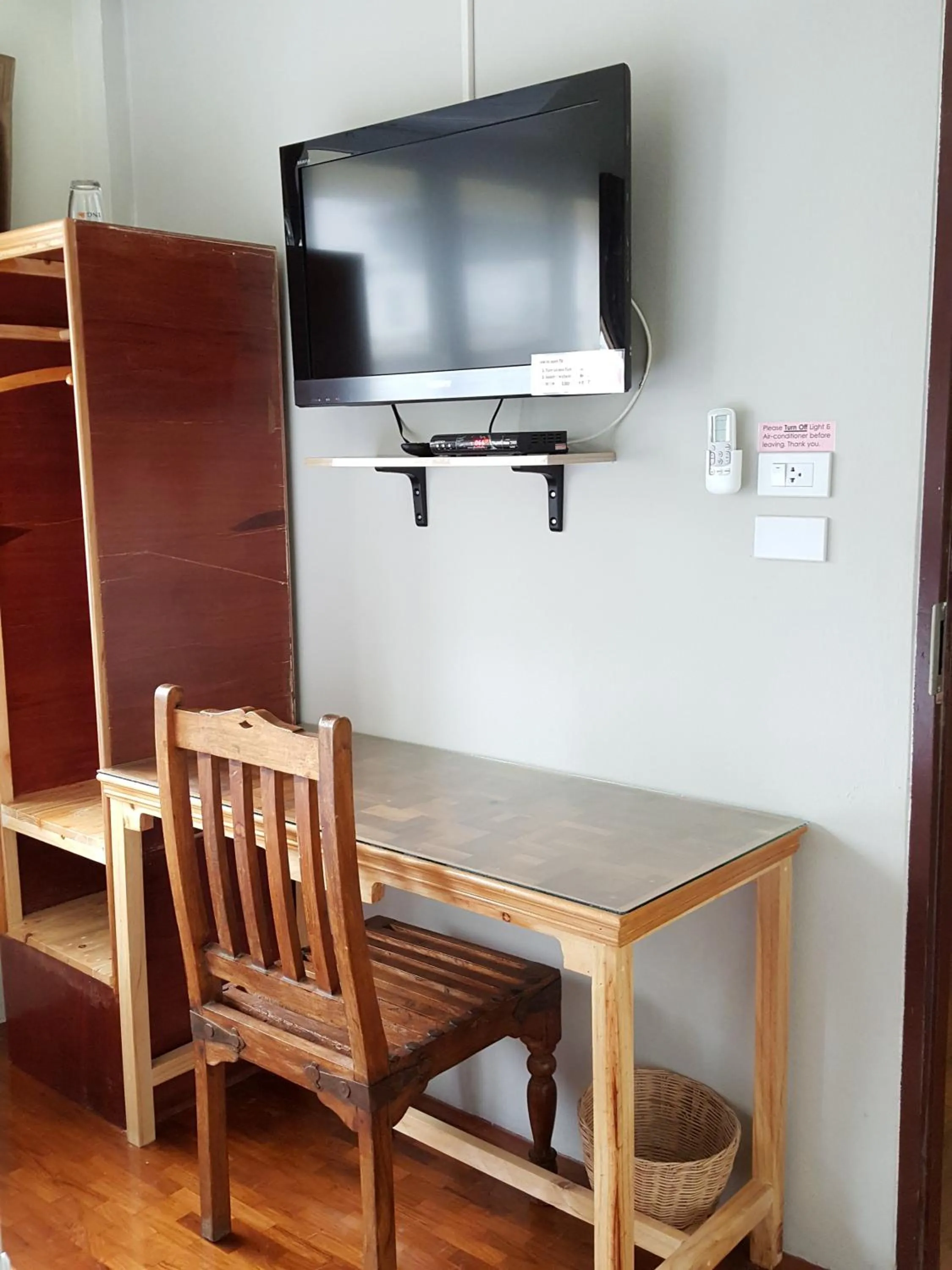 TV and multimedia in Bangkok Check Inn @Chareon Krung