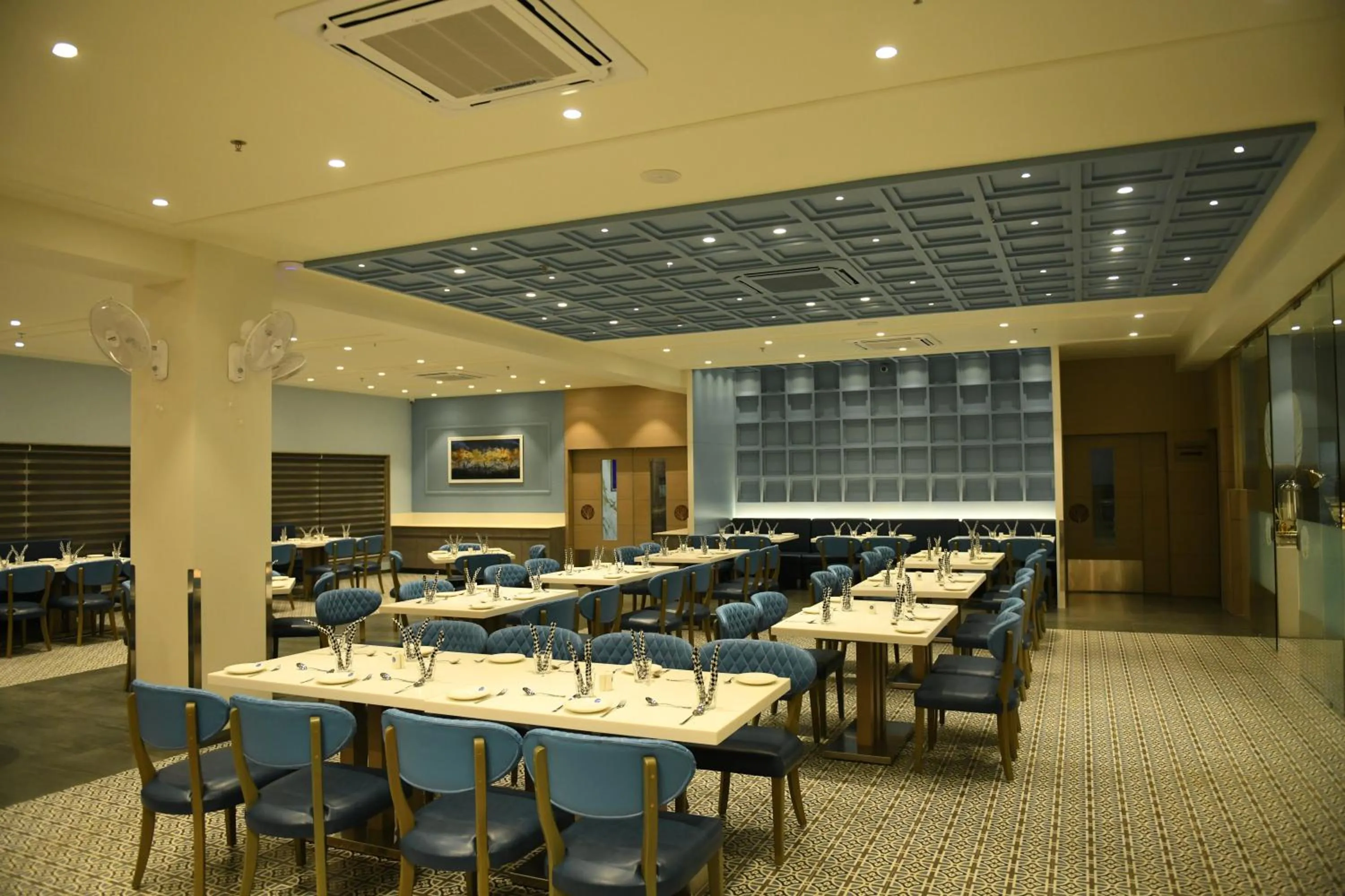 Restaurant/places to eat in Hotel Blueivy Anand