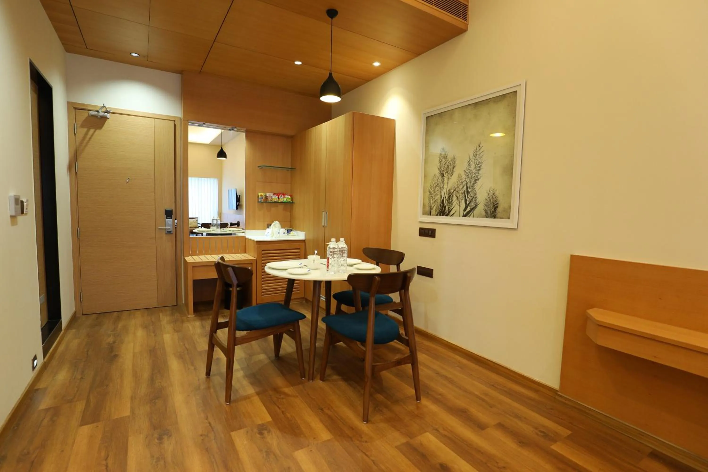 Dining area in Hotel Blueivy Anand