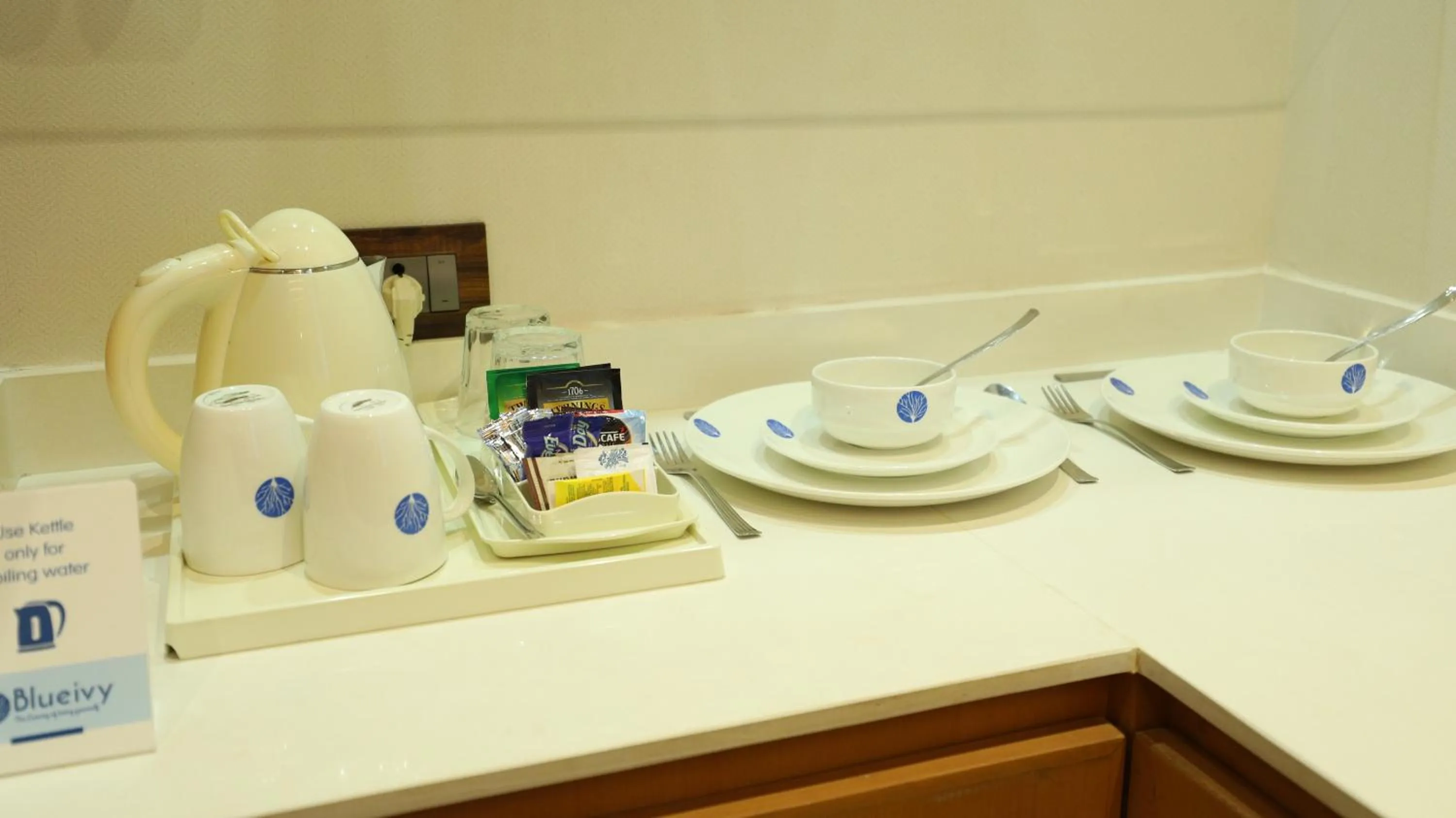 Coffee/tea facilities in Hotel Blueivy Anand
