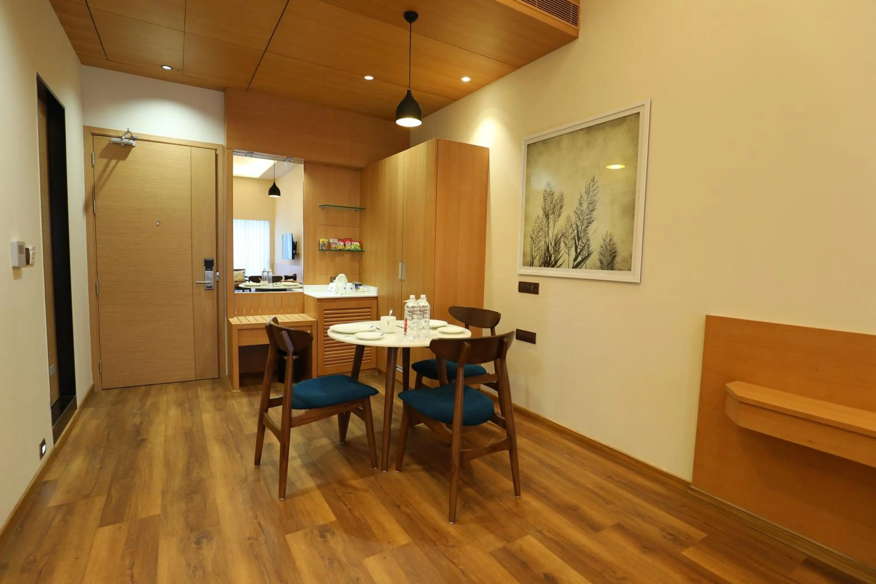 Dining area in Hotel Blueivy Anand