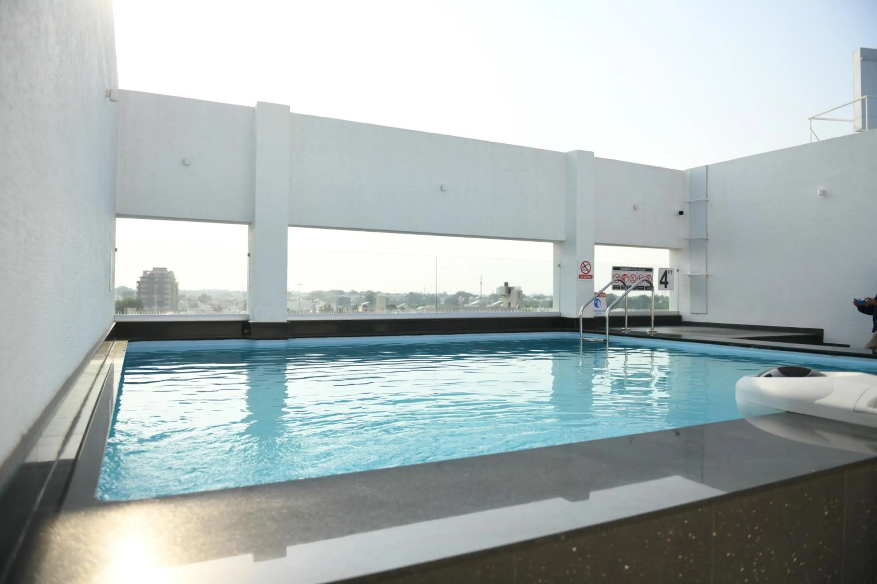 Swimming pool in Hotel Blueivy Anand