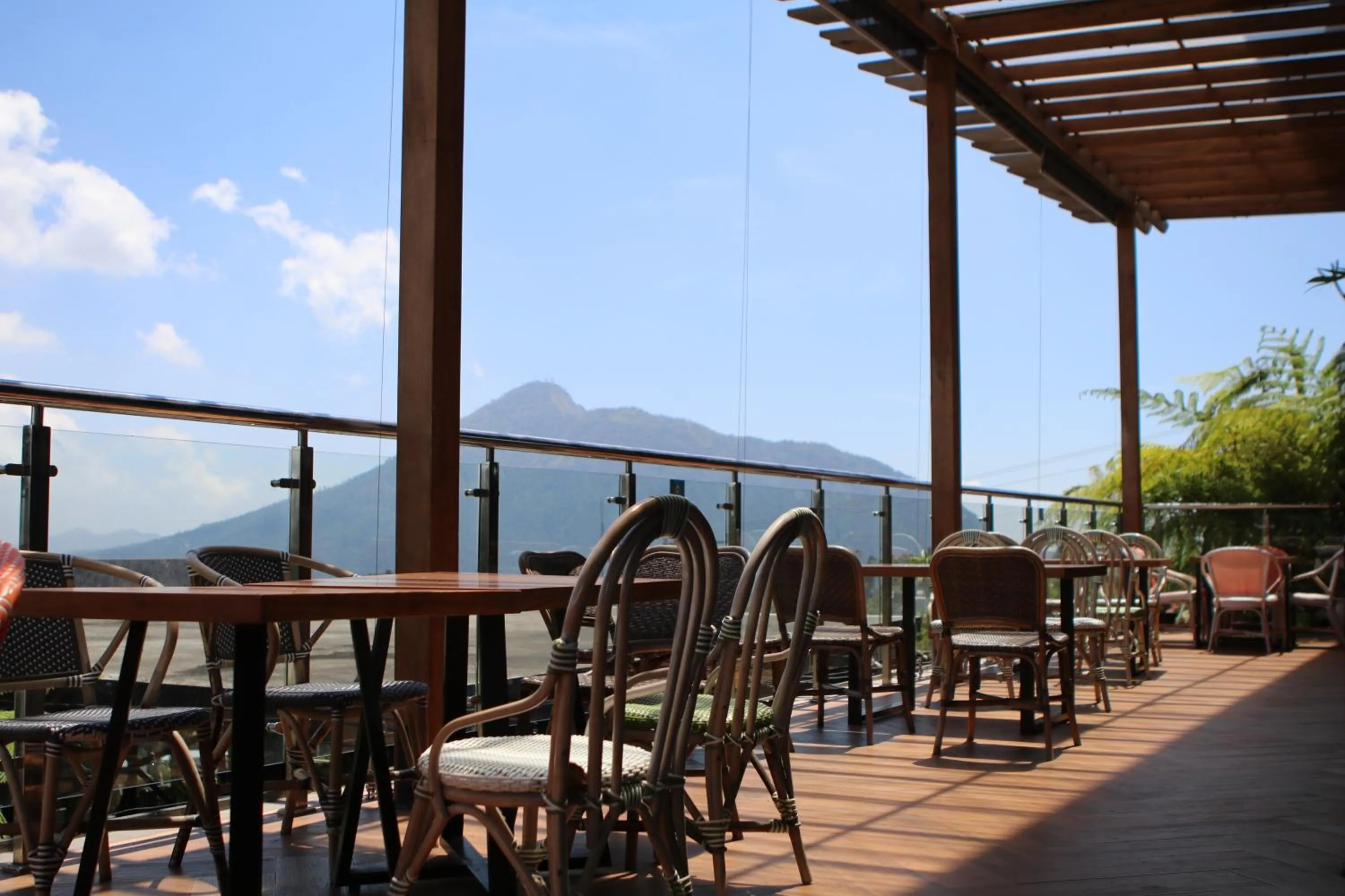 Restaurant/places to eat in Sunsetfalls Gardens and Resort