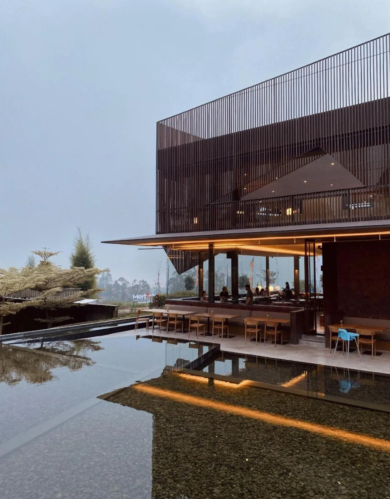 Restaurant/places to eat in Sunsetfalls Gardens and Resort