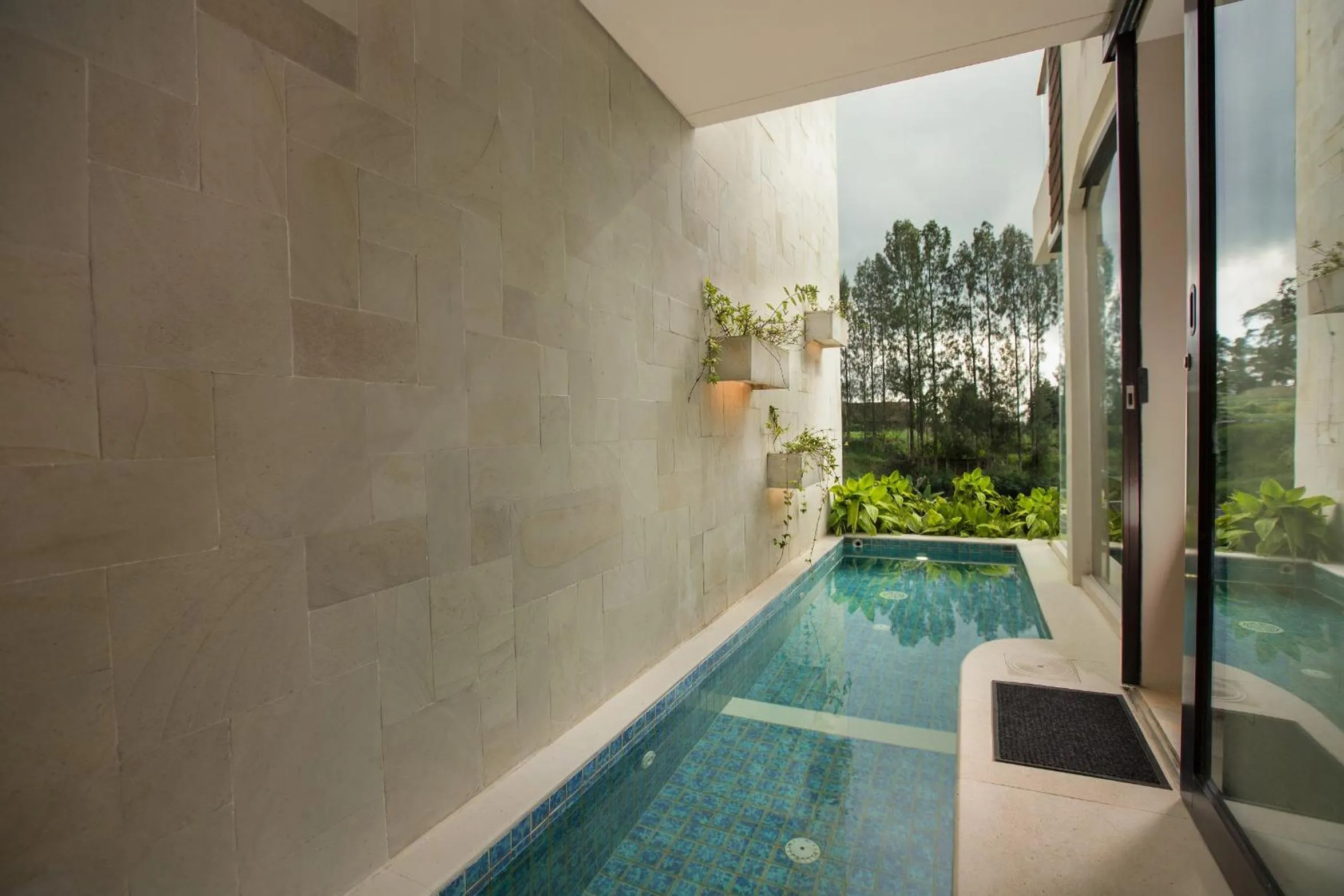 Swimming pool in Sunsetfalls Gardens and Resort