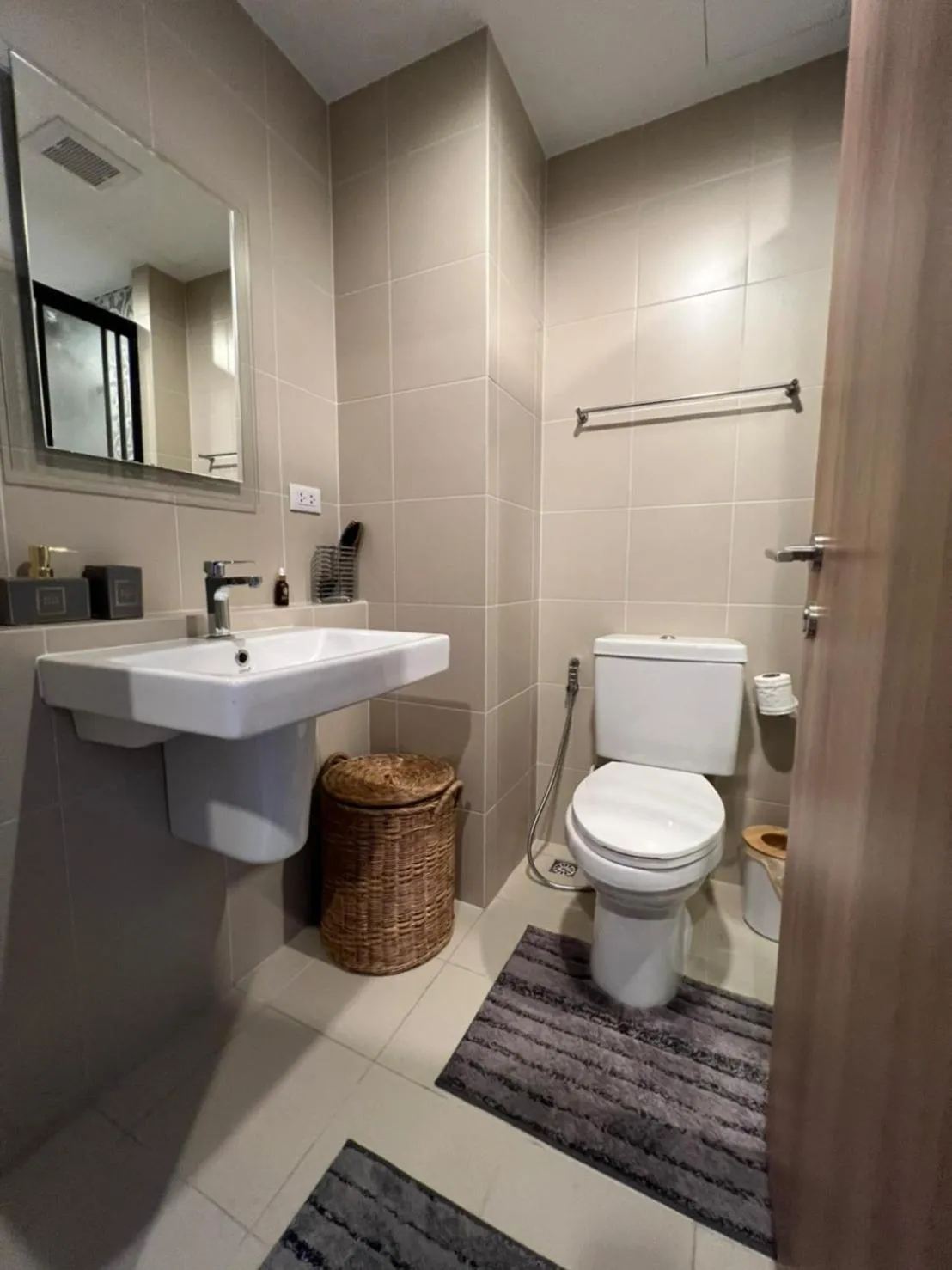 Bathroom in RoomQuest Hua-Hin Lahabana