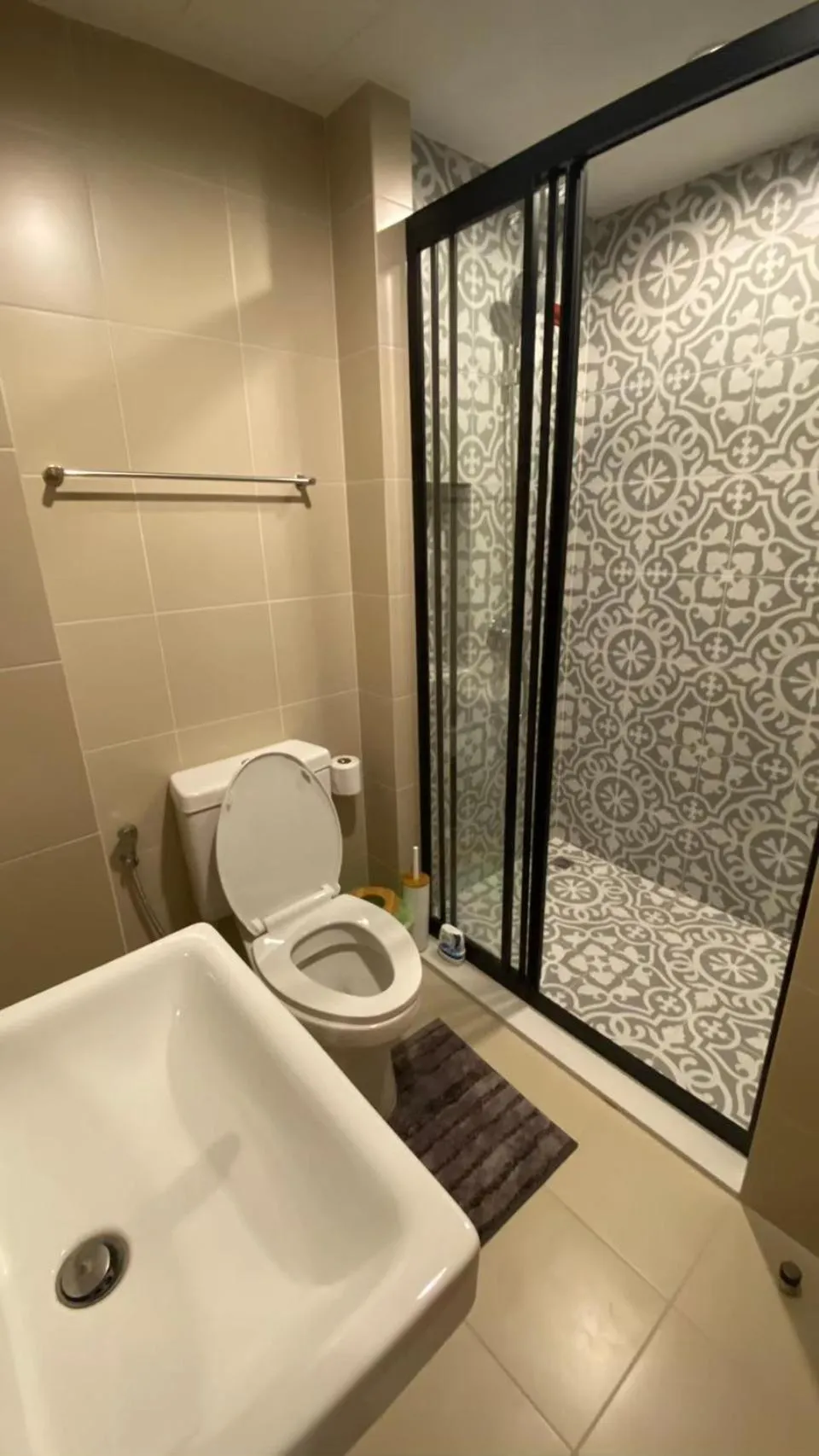 Bathroom in RoomQuest Hua-Hin Lahabana